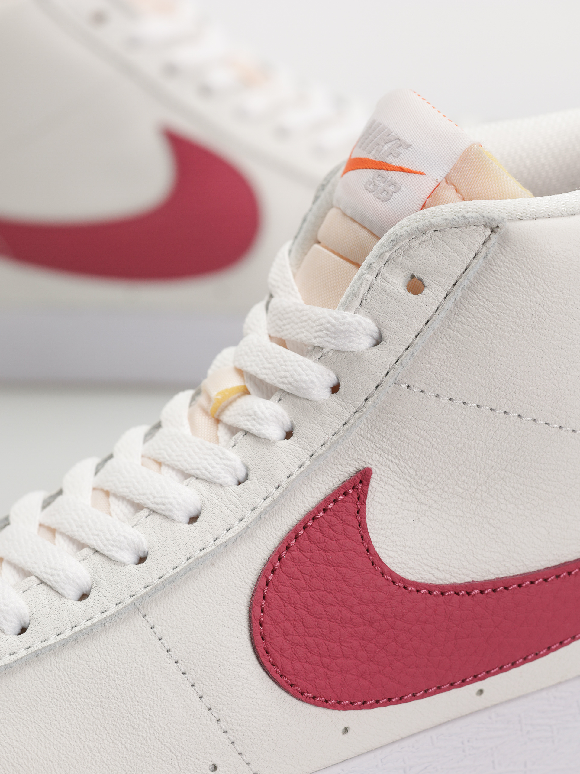 Boty Nike SB Zoom Blazer Mid Iso (white/sweet beet white sweet beet)