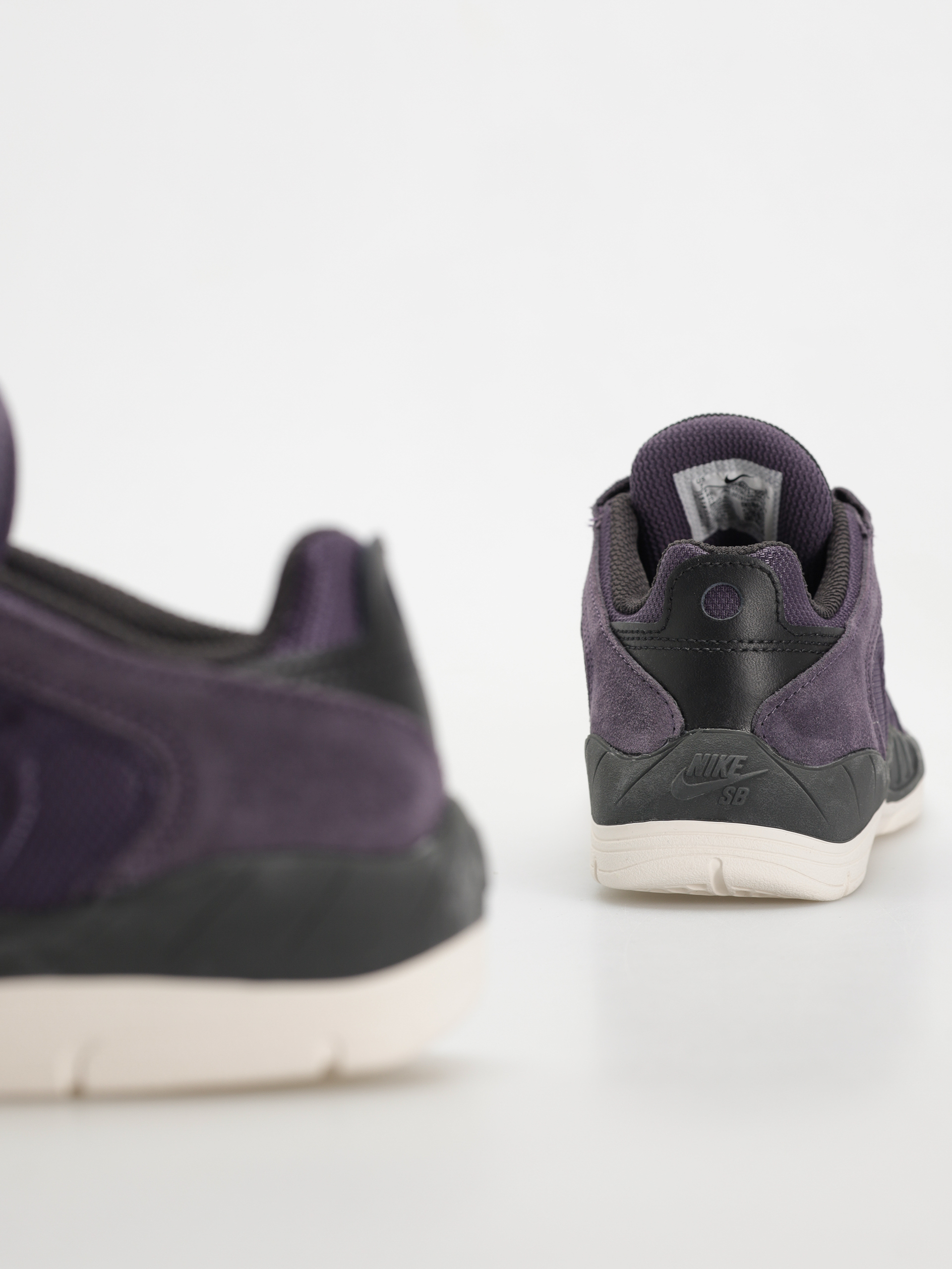 Boty Nike SB Vertebrae (dark raisin/university gold black)