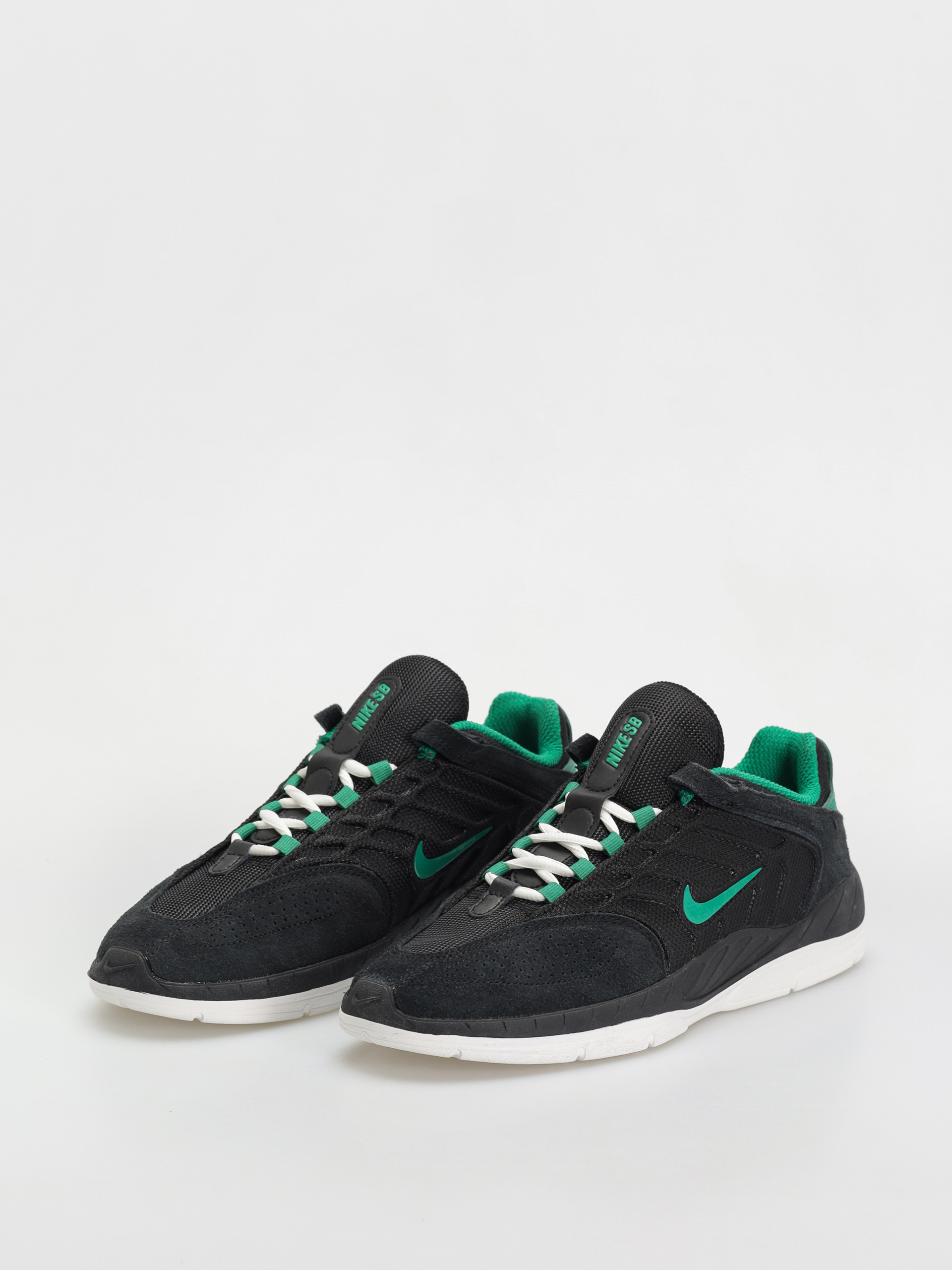 Boty Nike SB Vertebrae (black/malachite black summit white)