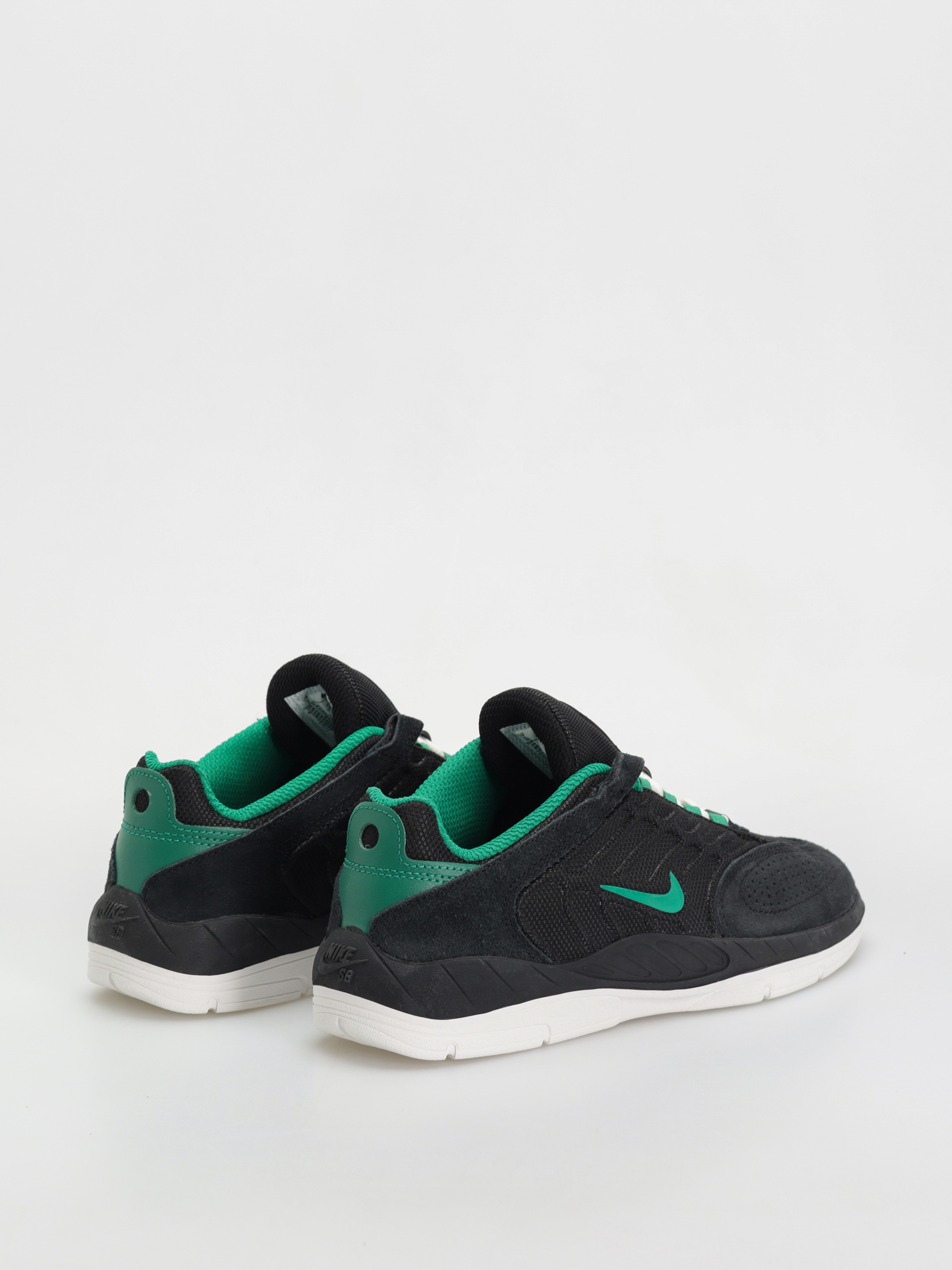 Boty Nike SB Vertebrae (black/malachite black summit white)