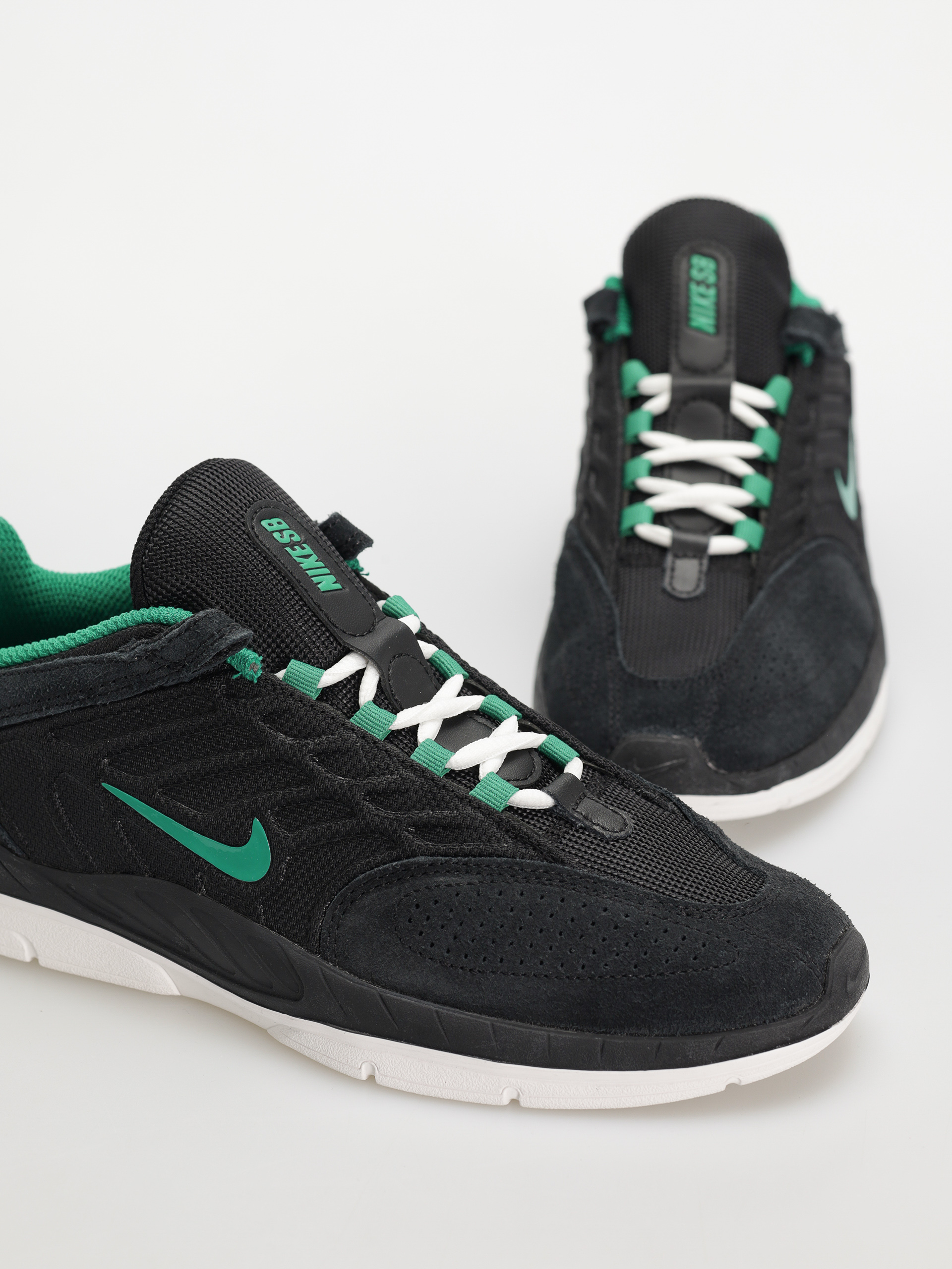 Boty Nike SB Vertebrae (black/malachite black summit white)