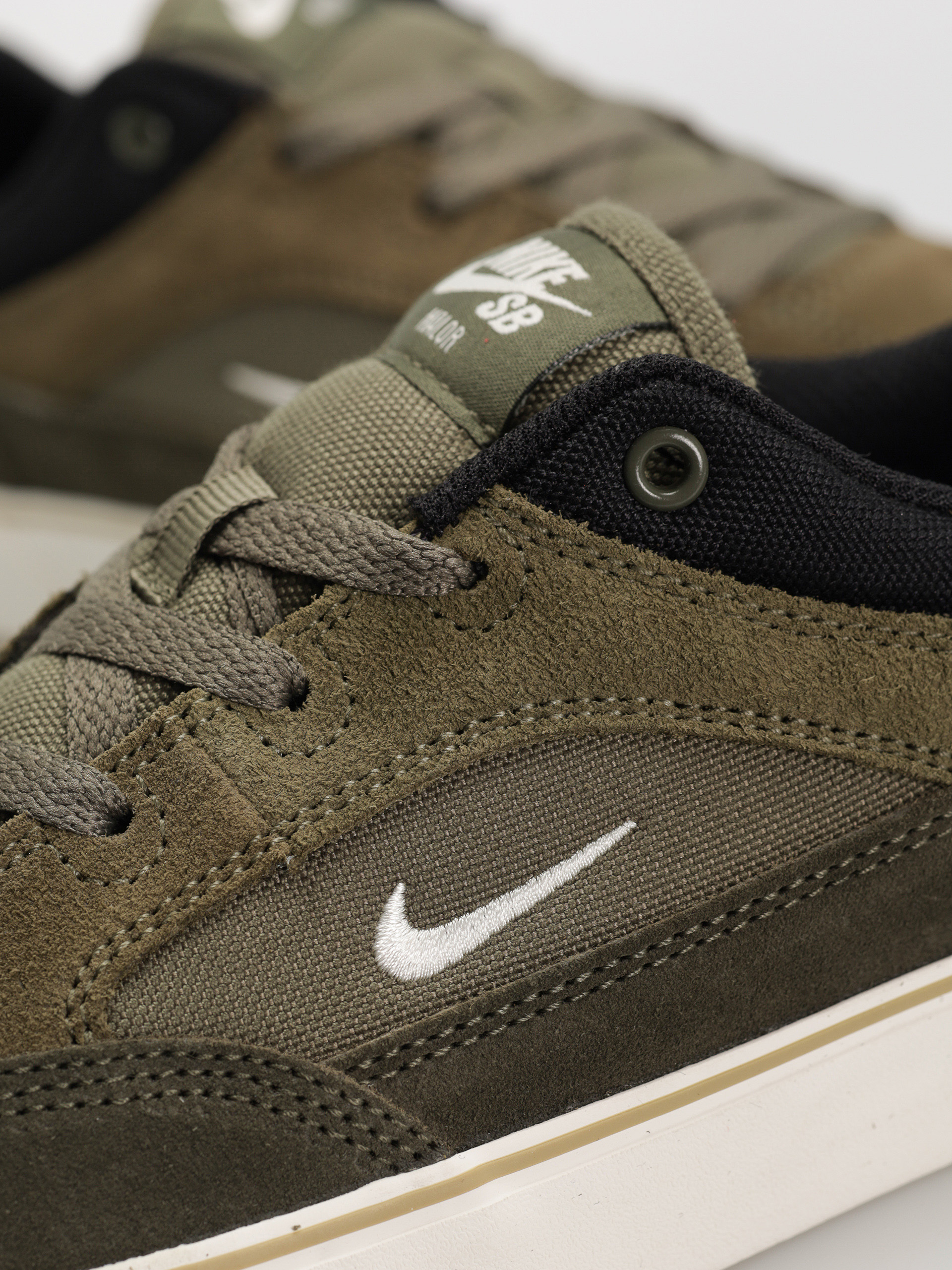 Boty Nike SB Malor (medium olive/sail cargo khaki black)