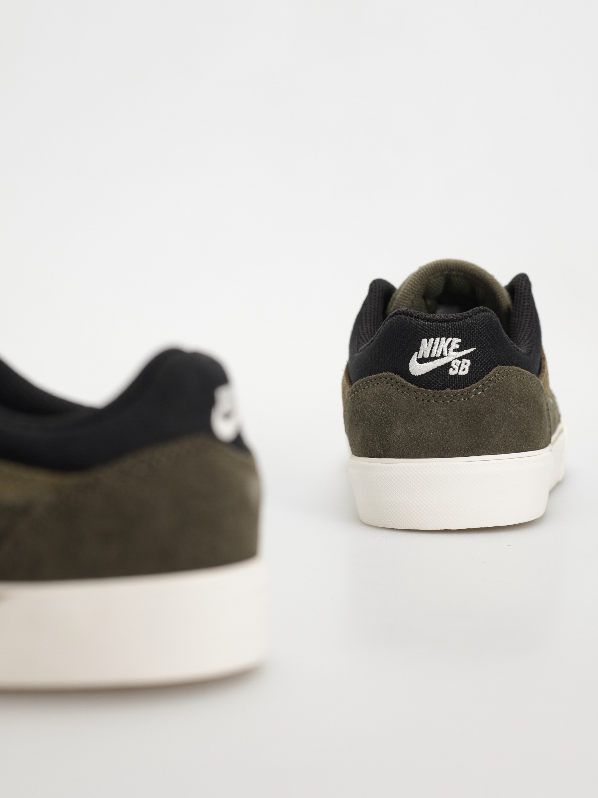 Boty Nike SB Malor (medium olive/sail cargo khaki black)