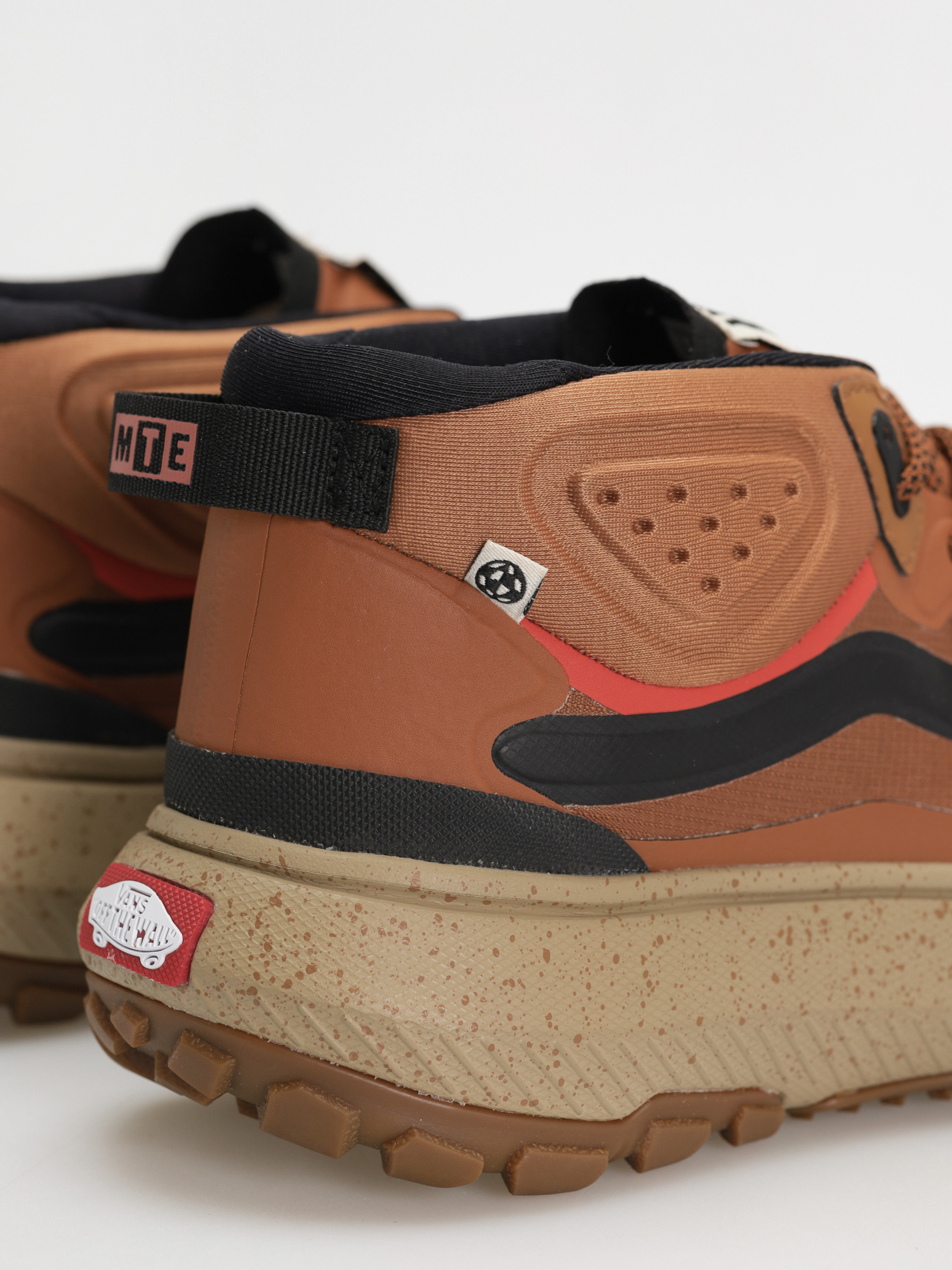 Boty Vans Crosspath Mid MTE (glazed ginger)