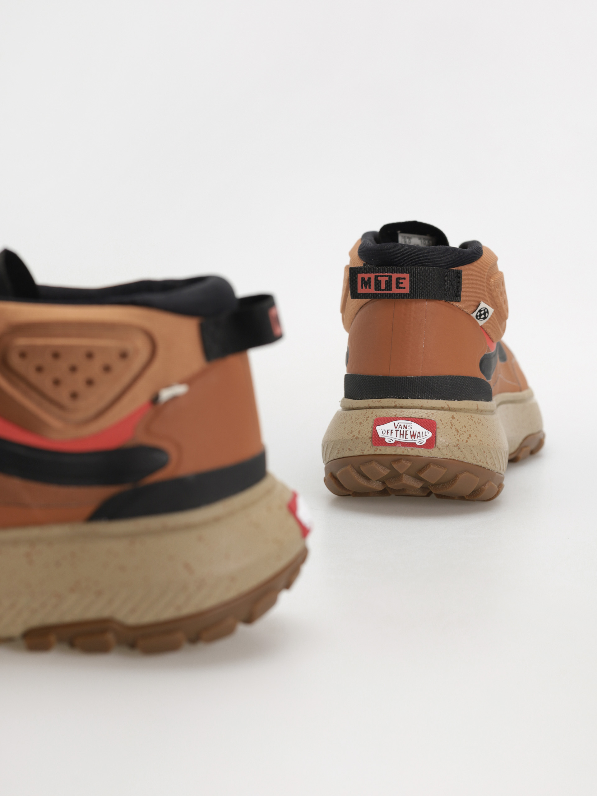 Boty Vans Crosspath Mid MTE (glazed ginger)