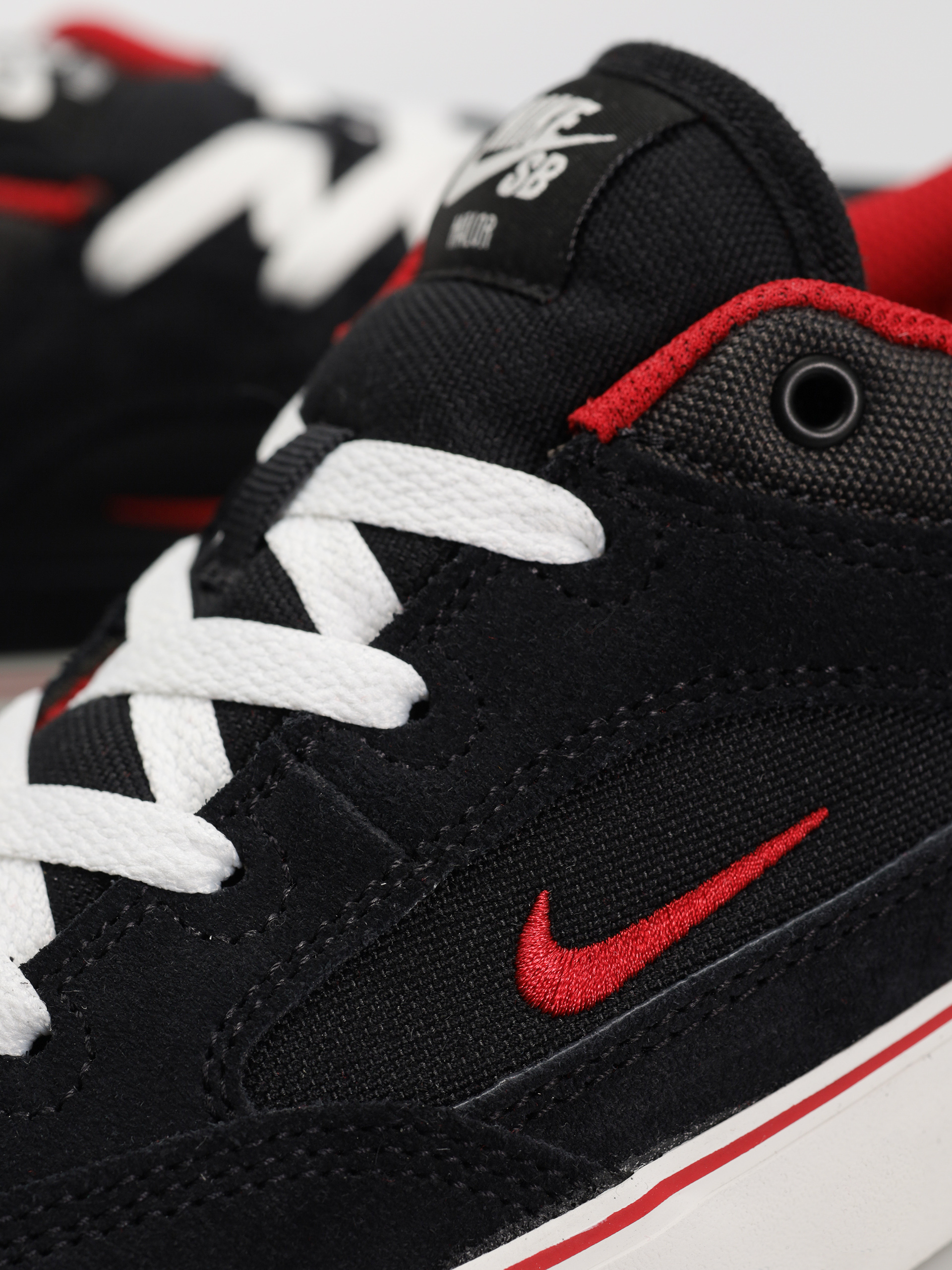 Boty Nike SB Malor (black/gym red black anthracite)