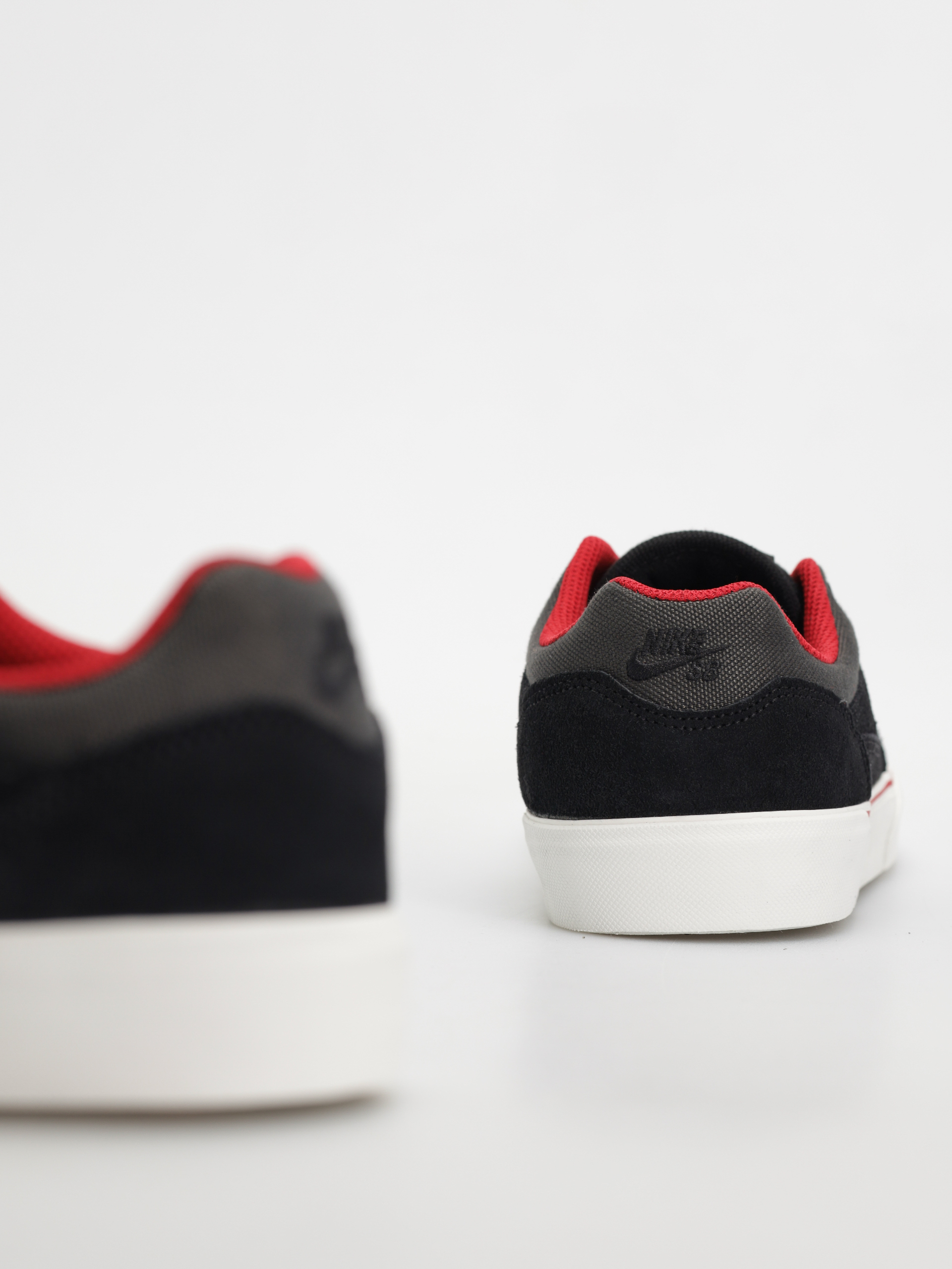 Boty Nike SB Malor (black/gym red black anthracite)