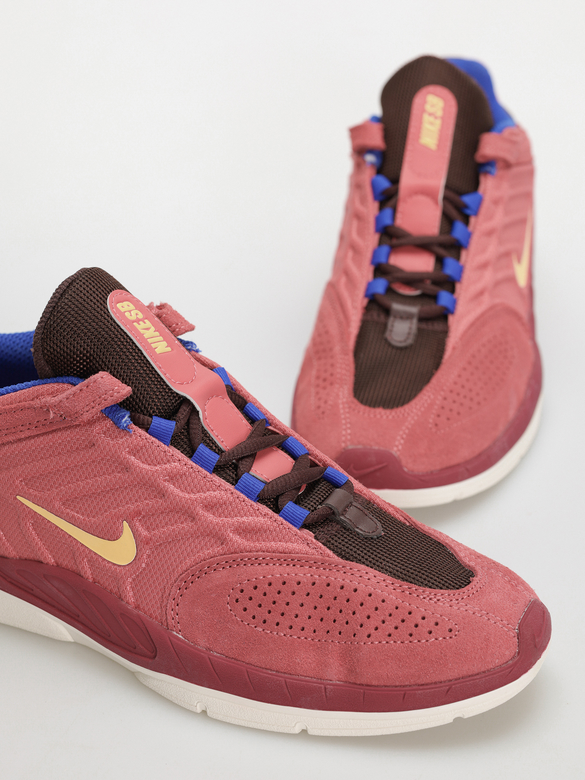 Boty Nike SB Vertebrae (adobe/melon tint earth noble red)