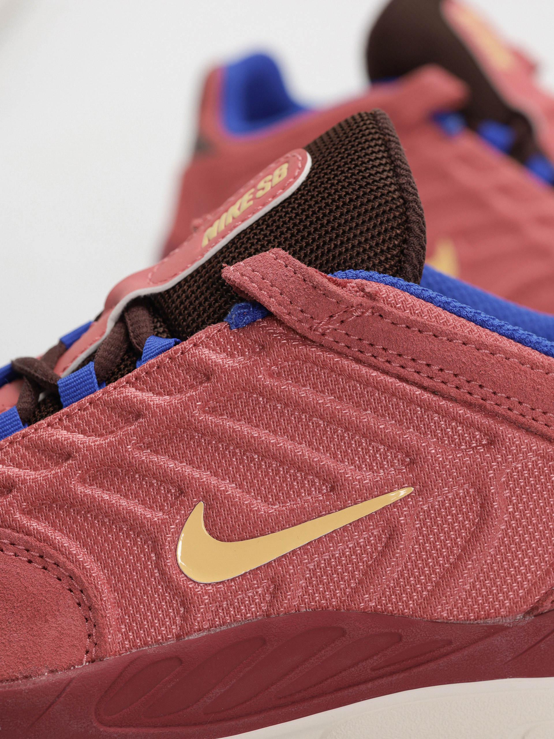 Boty Nike SB Vertebrae (adobe/melon tint earth noble red)