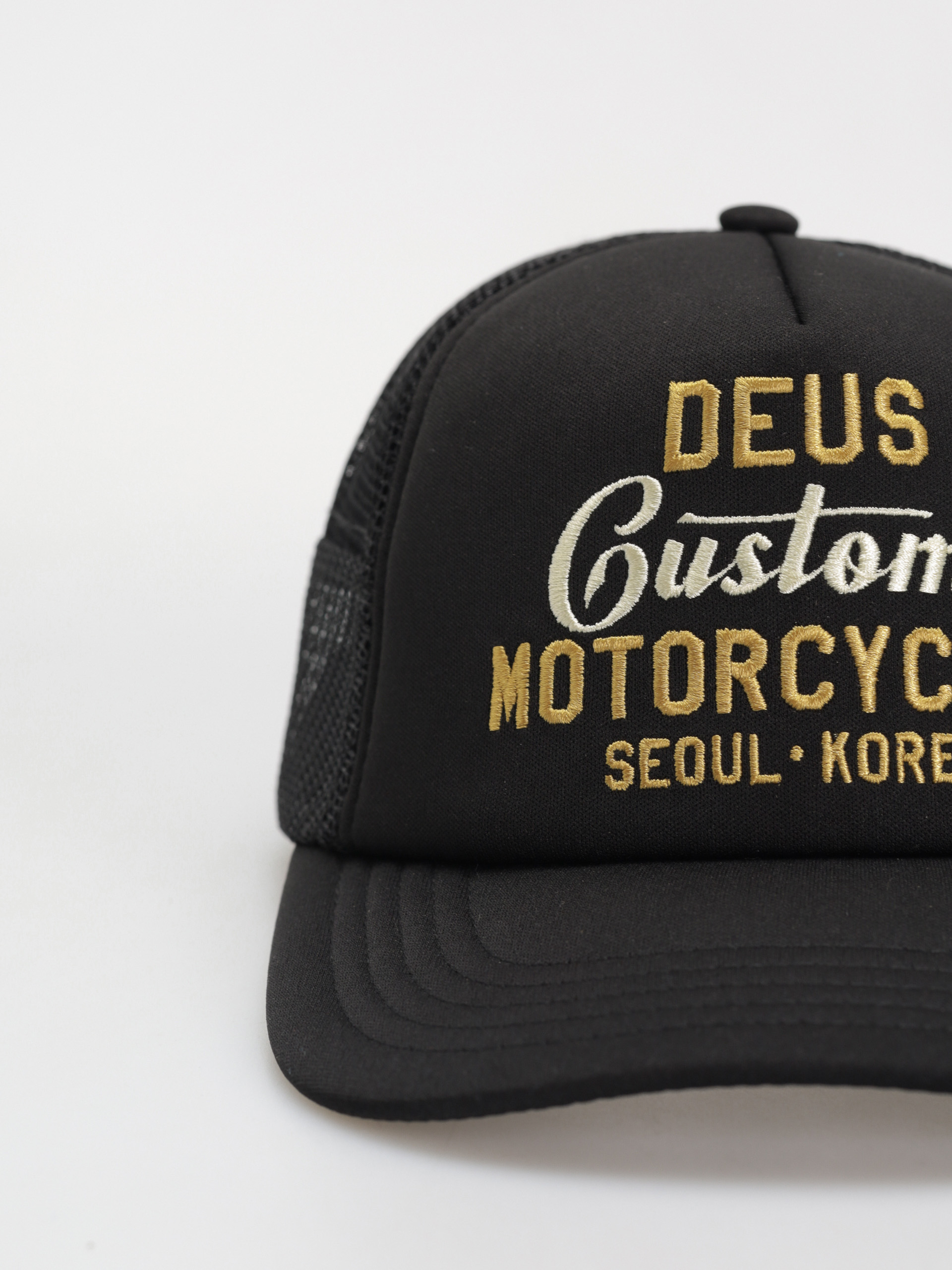 Kšiltovka  Deus Ex Machina Kamli Trucker (black)