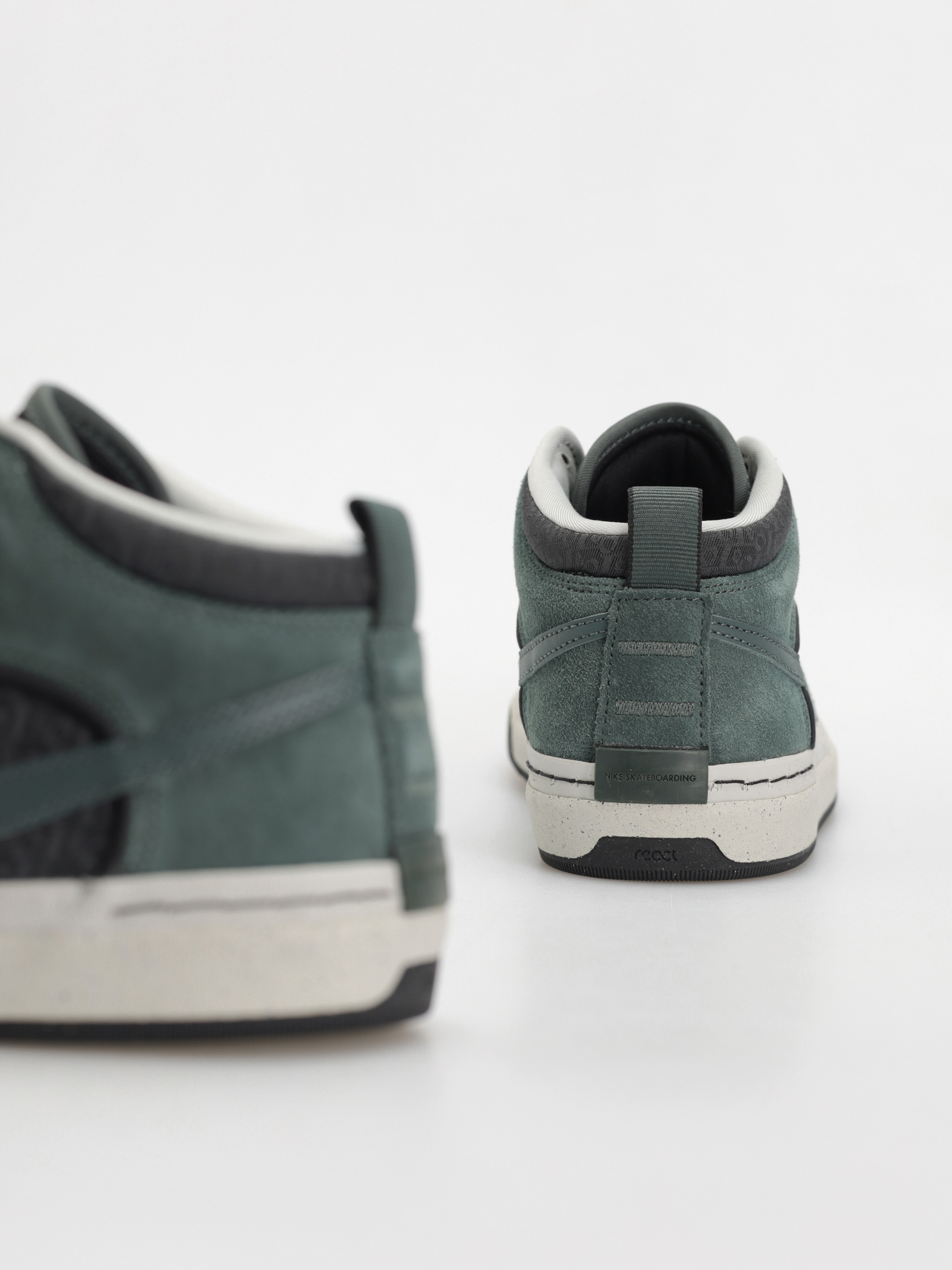 Boty Nike SB React Leo (vintage green/vintage green black)