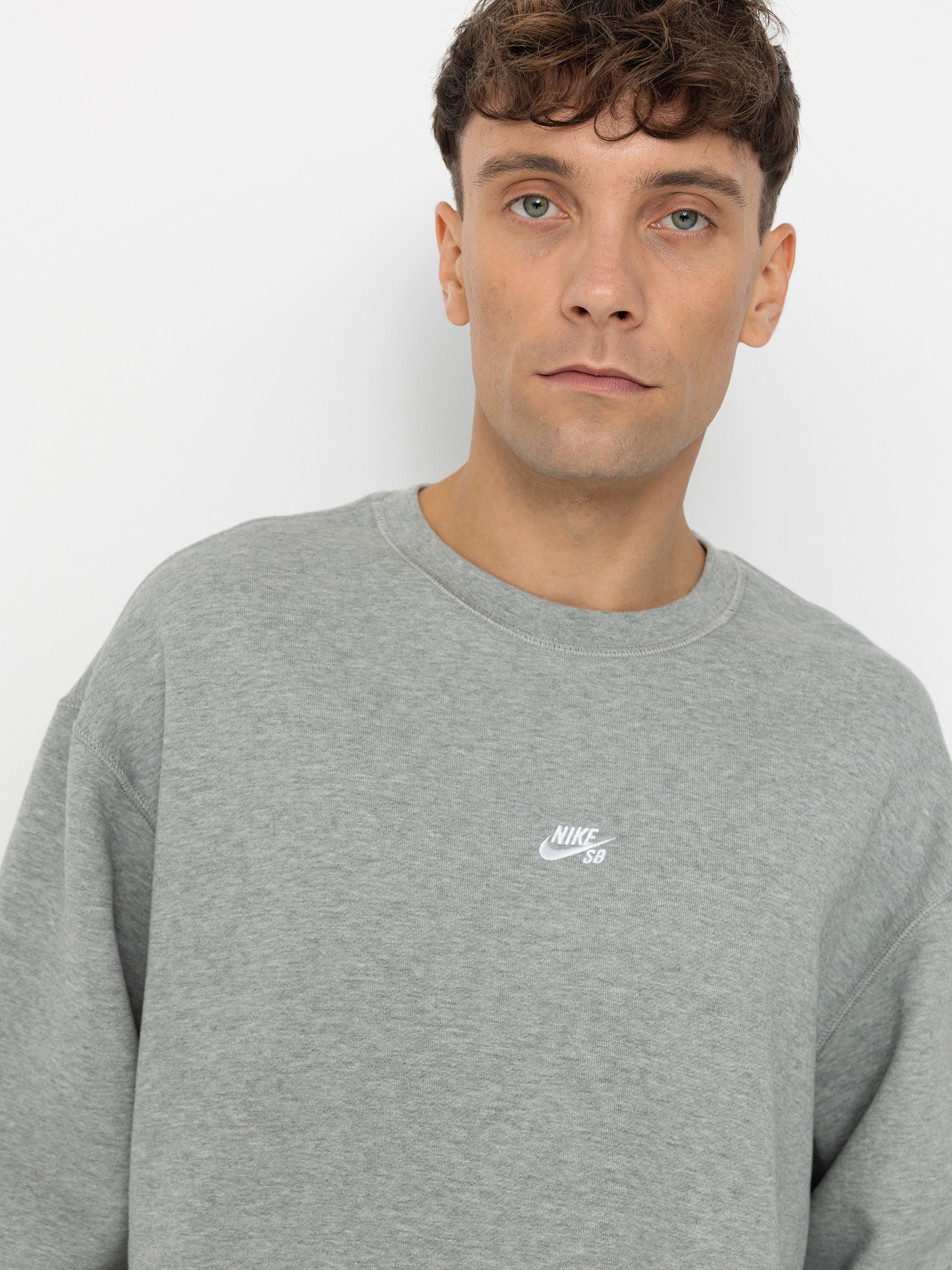 Mikina Nike SB Essential Logo Crew (dk grey heather/white)