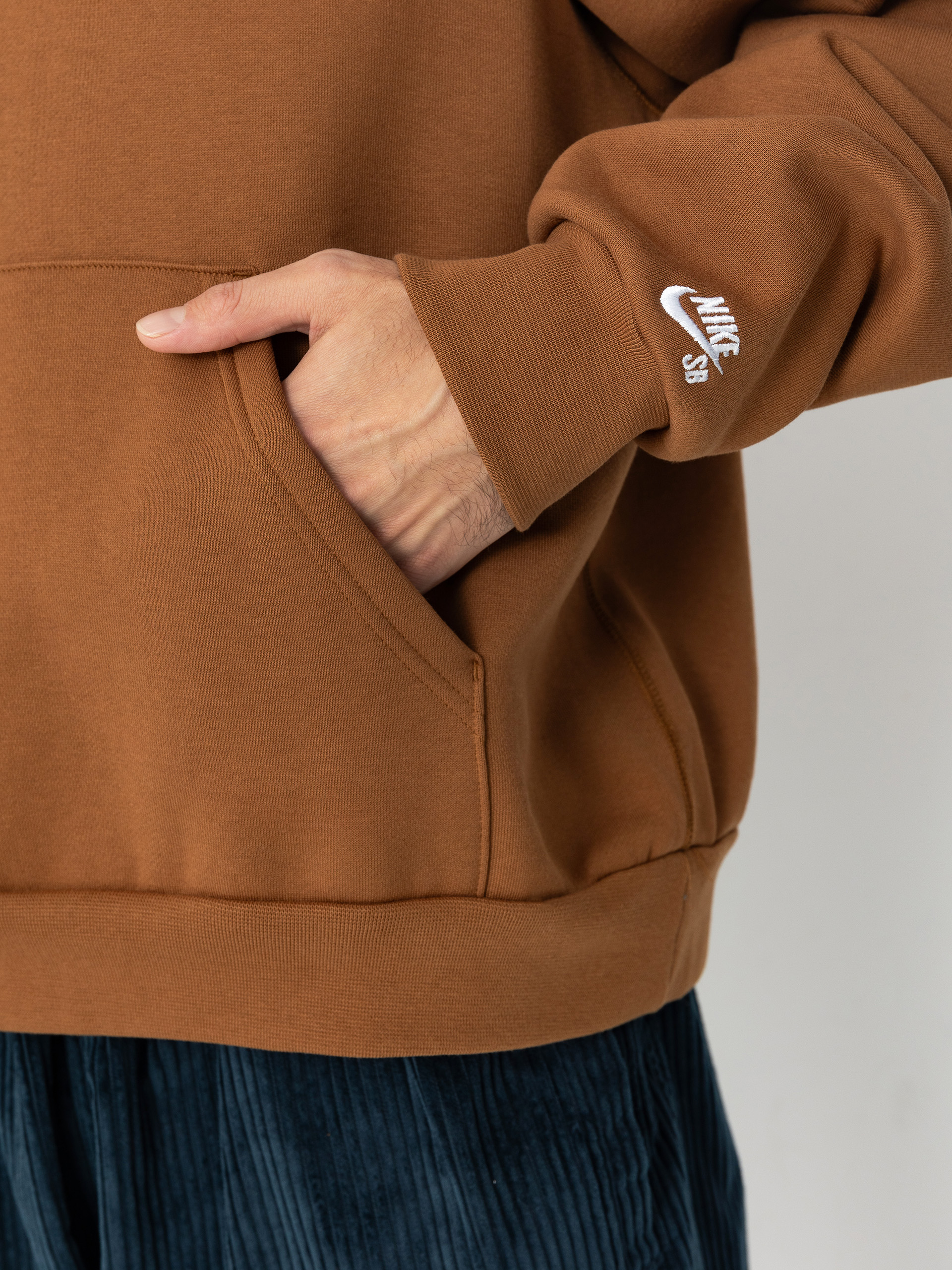 Mikina s kapucí Nike SB Flc N Swoosh HD (lt british tan/white)