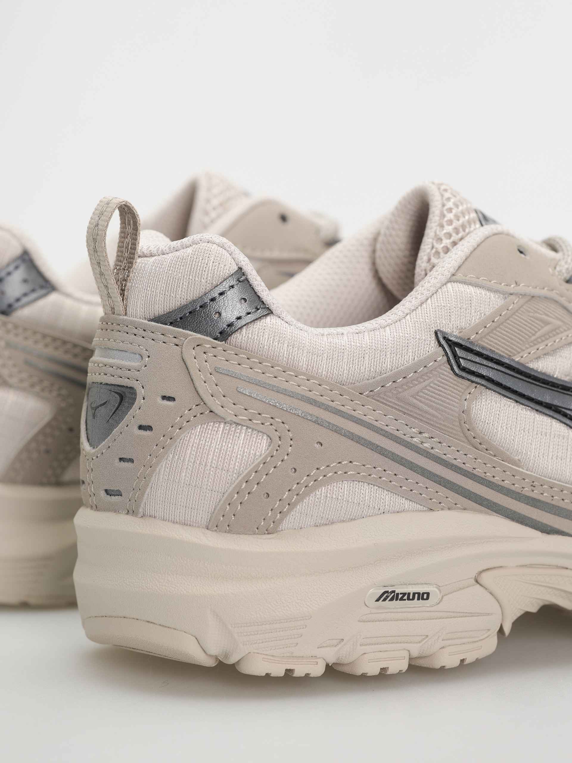Boty Mizuno MXR Tech (silver cloud/metallic gray/vintage khaki)