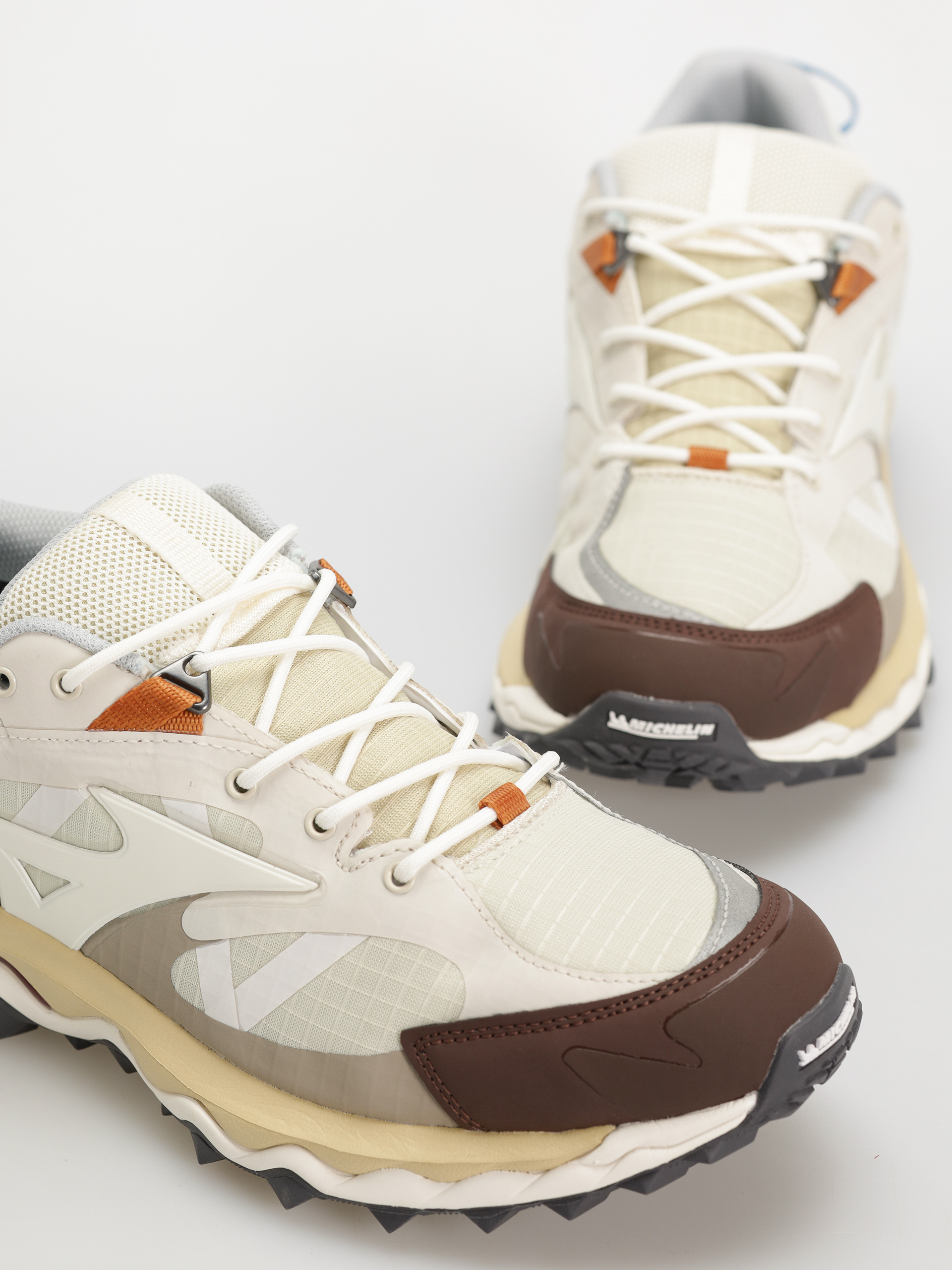 Boty Mizuno Wave Mujin TL GTX (summer sand/pristine/chicory coffee)
