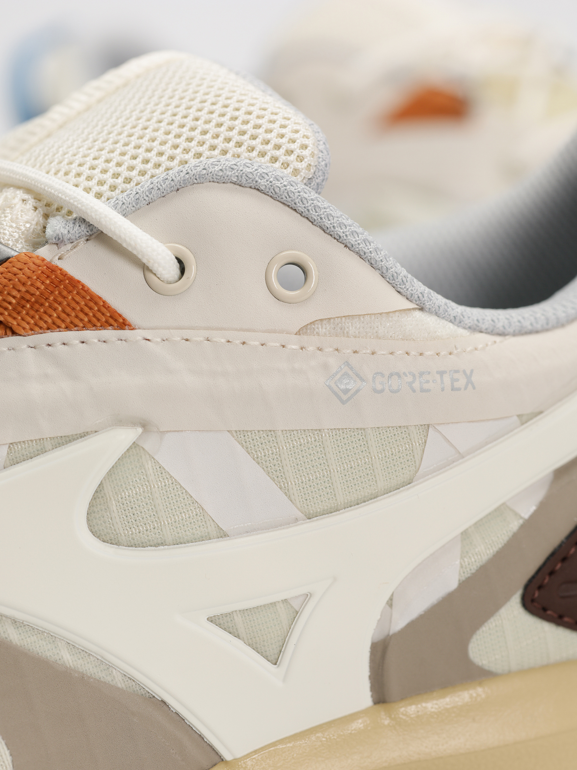 Boty Mizuno Wave Mujin TL GTX (summer sand/pristine/chicory coffee)