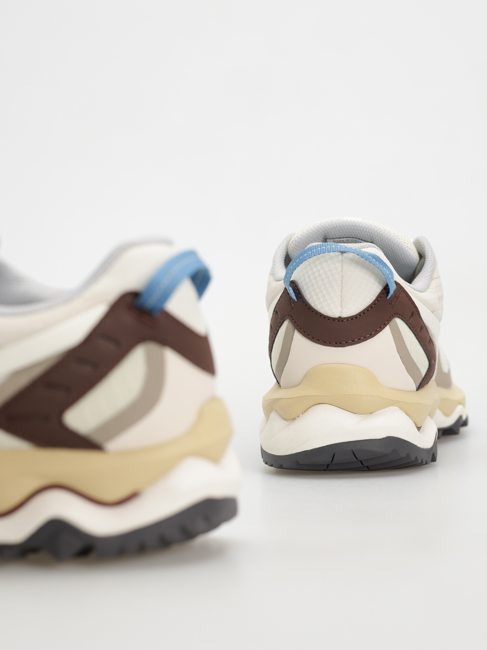 Boty Mizuno Wave Mujin TL GTX (summer sand/pristine/chicory coffee)