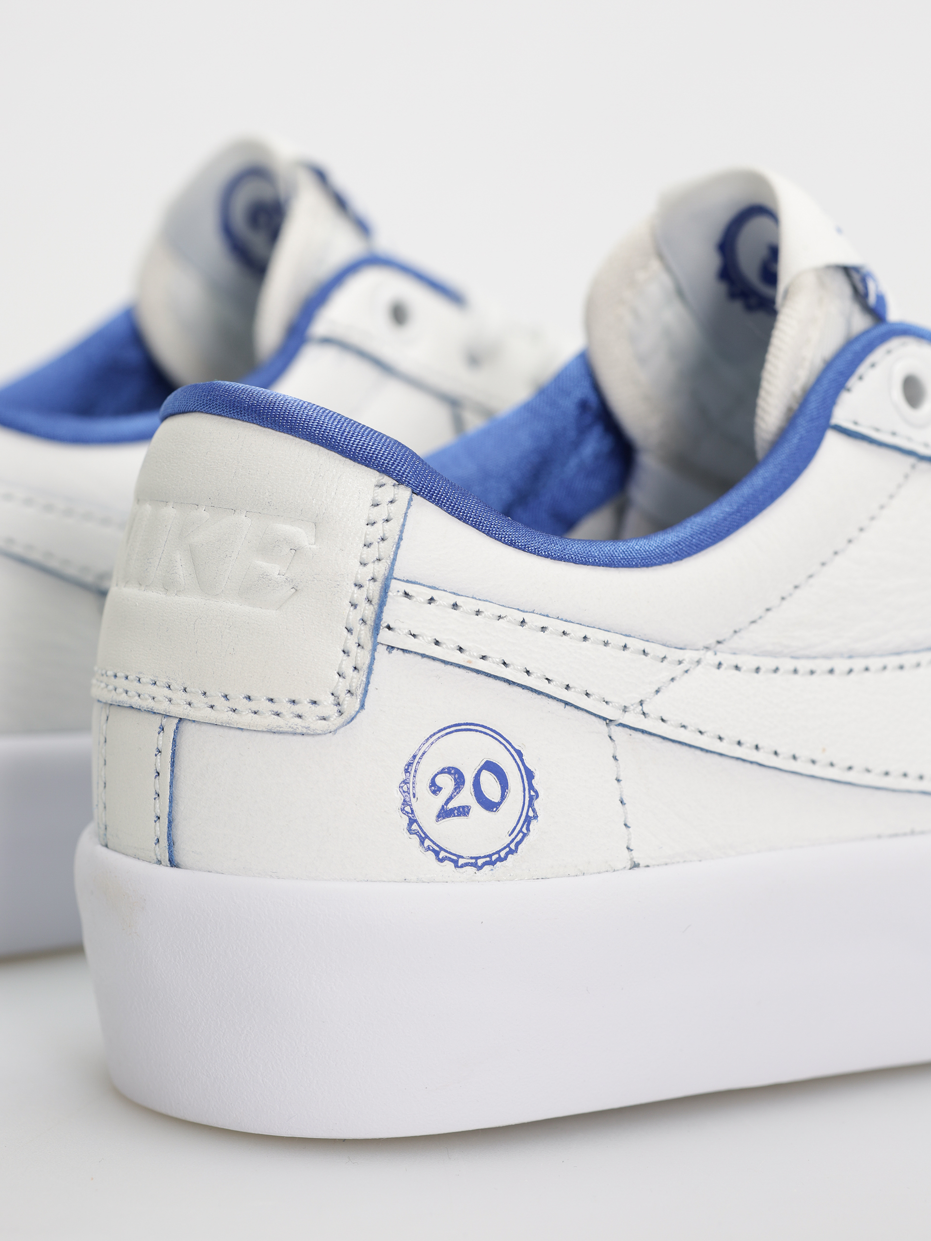Boty Nike SB Blazer Low Pro Gt Prm (summit white/game royal summit white)