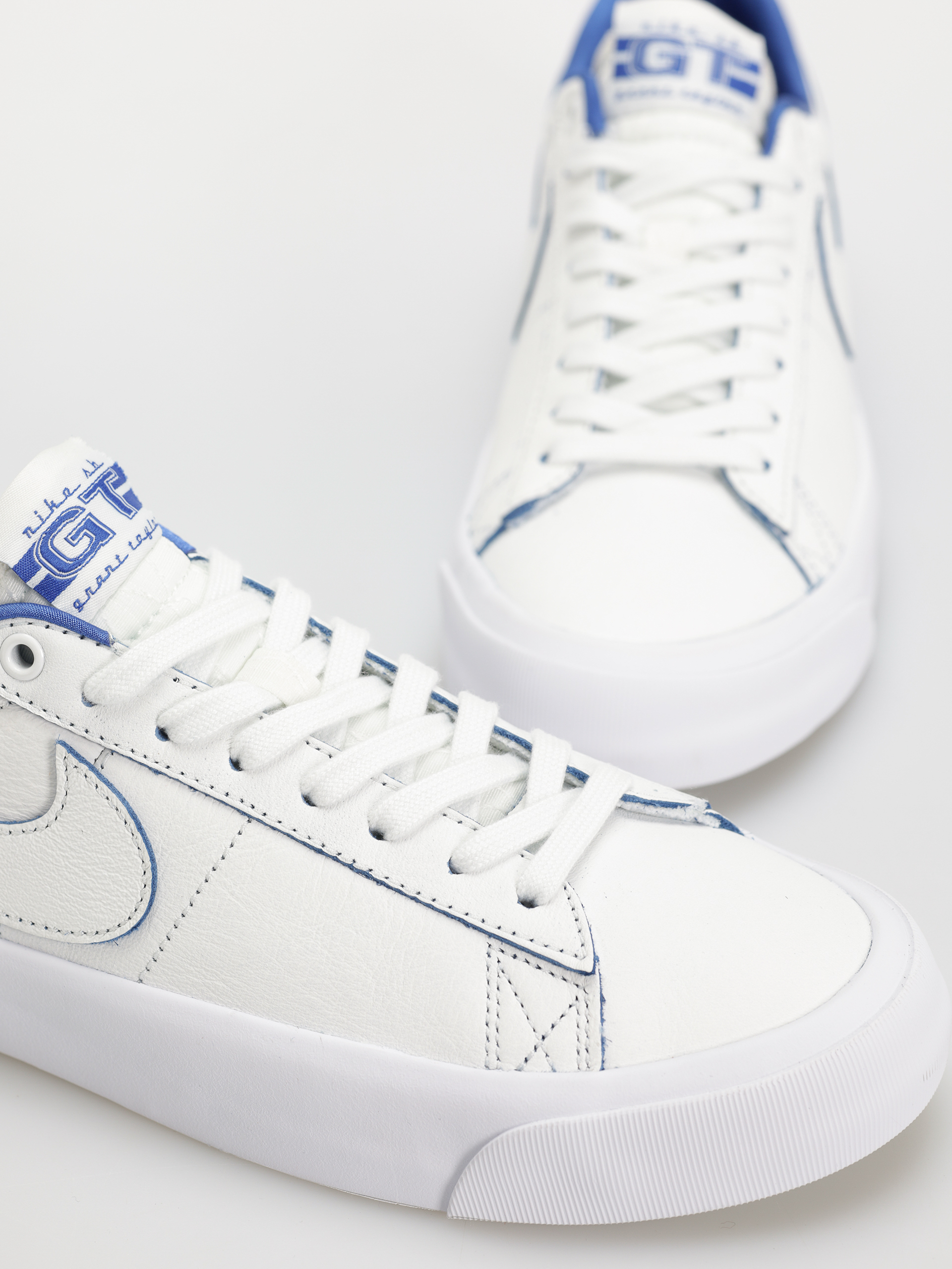 Boty Nike SB Blazer Low Pro Gt Prm (summit white/game royal summit white)