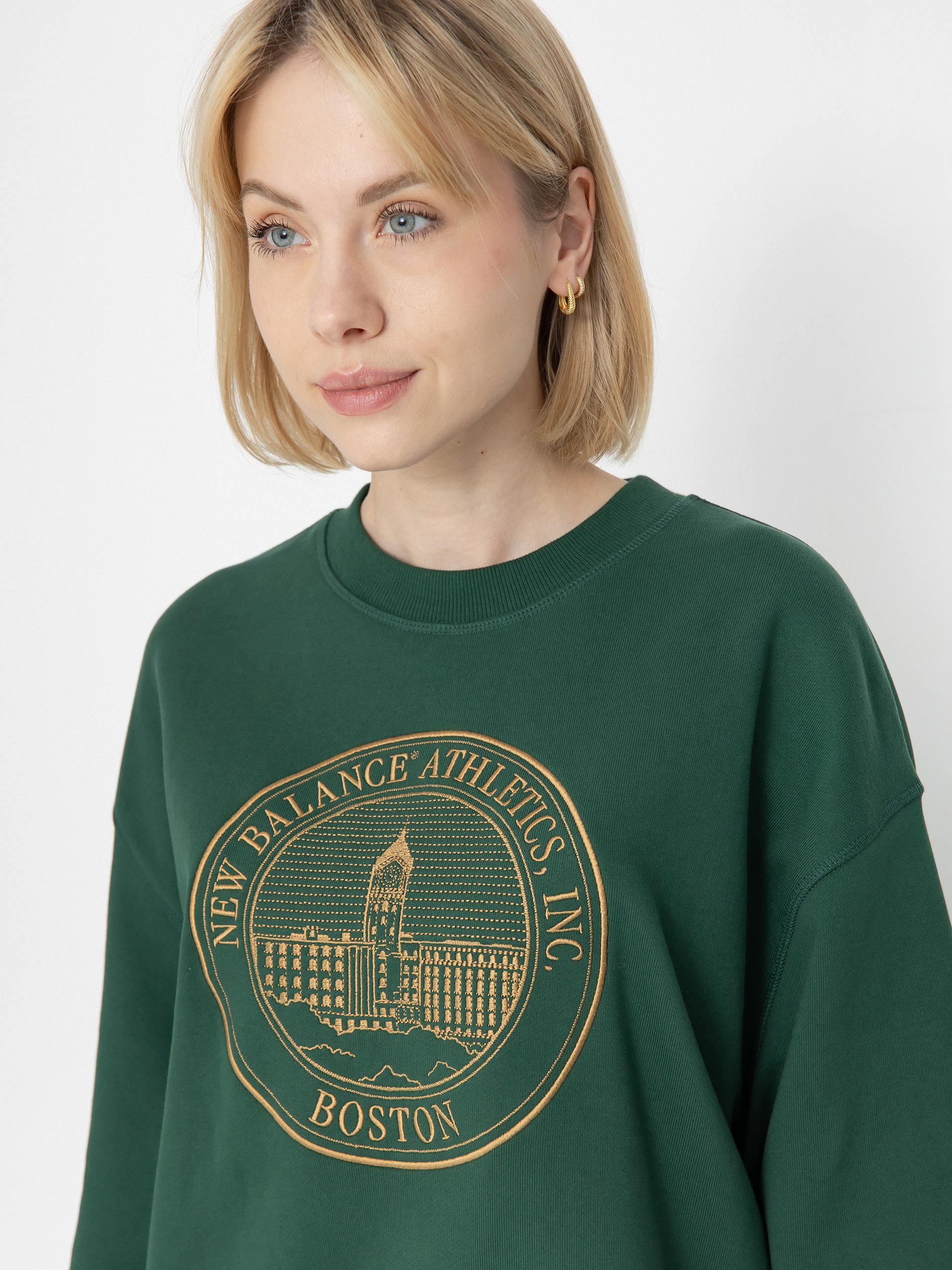Mikina New Balance Athletics French Terry Oversized Crest Crew Wmn (nightwatch green)