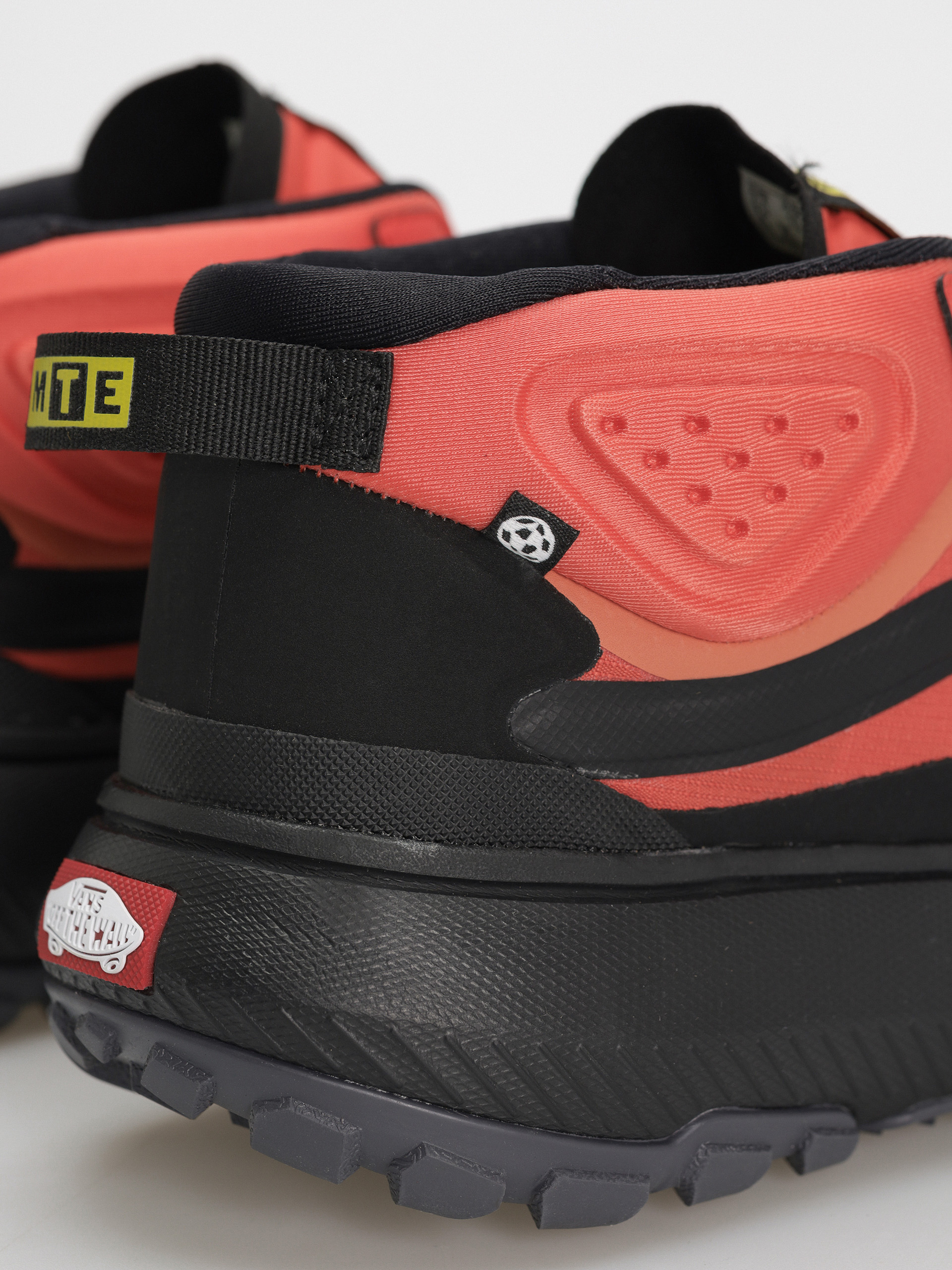 Boty Vans Crosspath Mid MTE (orange/black)