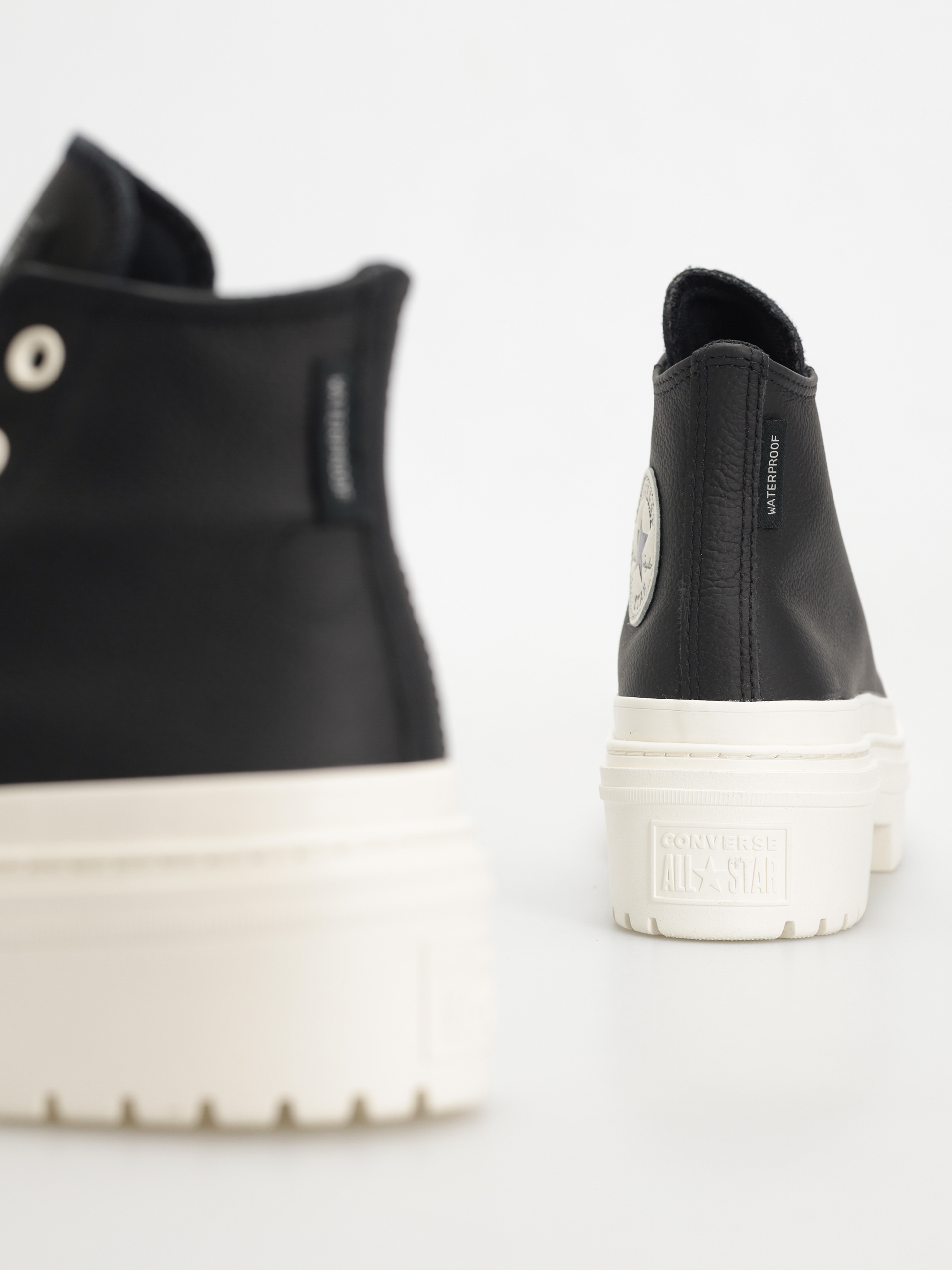 Boty Converse Chuck Taylor All Star Lugged Heel Platform Waterproof Wmn (black/black/egret)