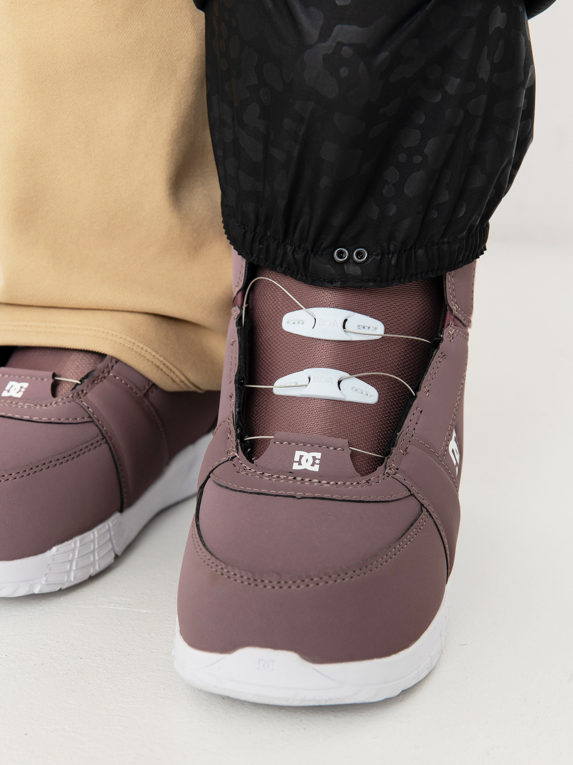 Dámské Snowboardové kalhoty  Volcom Genus Stretch (sand)