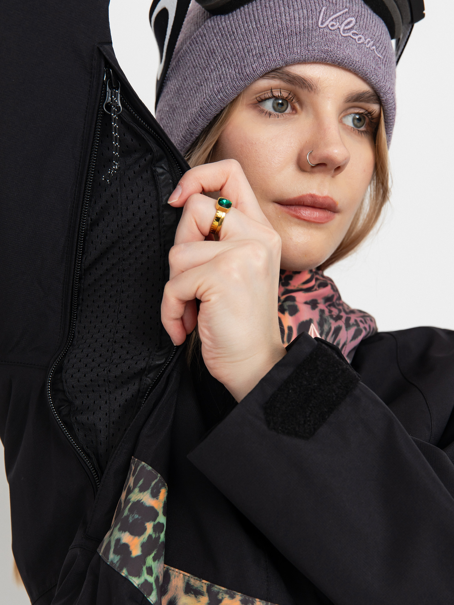 Dámská Snowboardová bunda Volcom Ashfield Pullover (black)