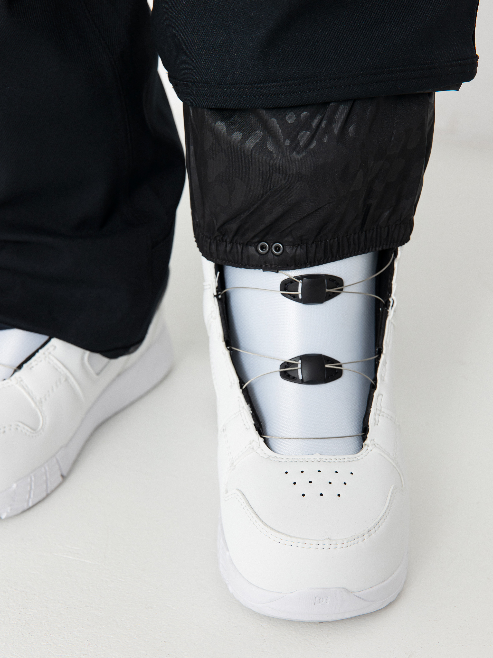 Dámské Snowboardové kalhoty  Volcom Genus Stretch (black)