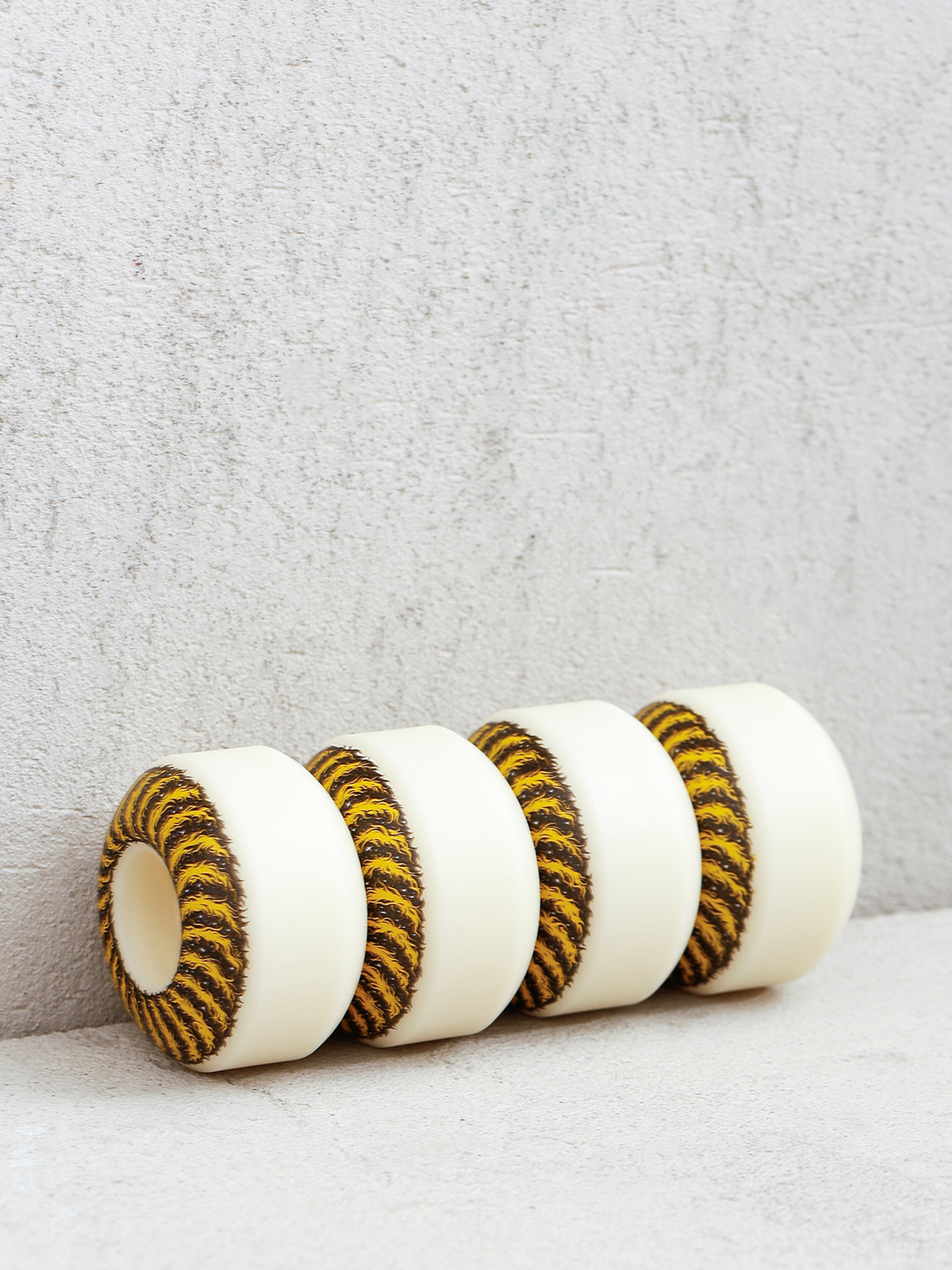 Kolečka Spitfire F4 99D Grimple Furry Classic (white/orange)