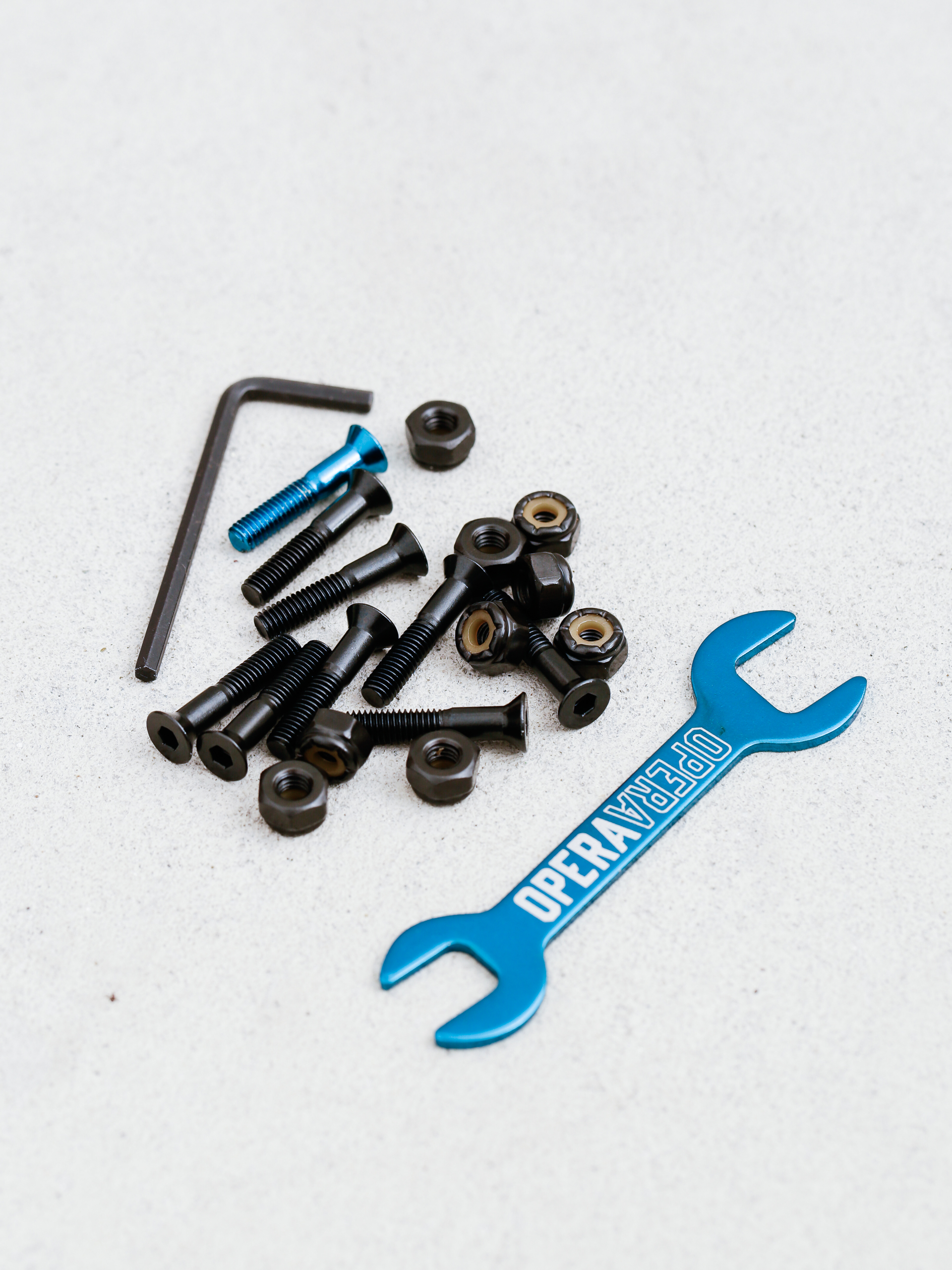 u0160roubky Opera Allen Hardware (black/blue)