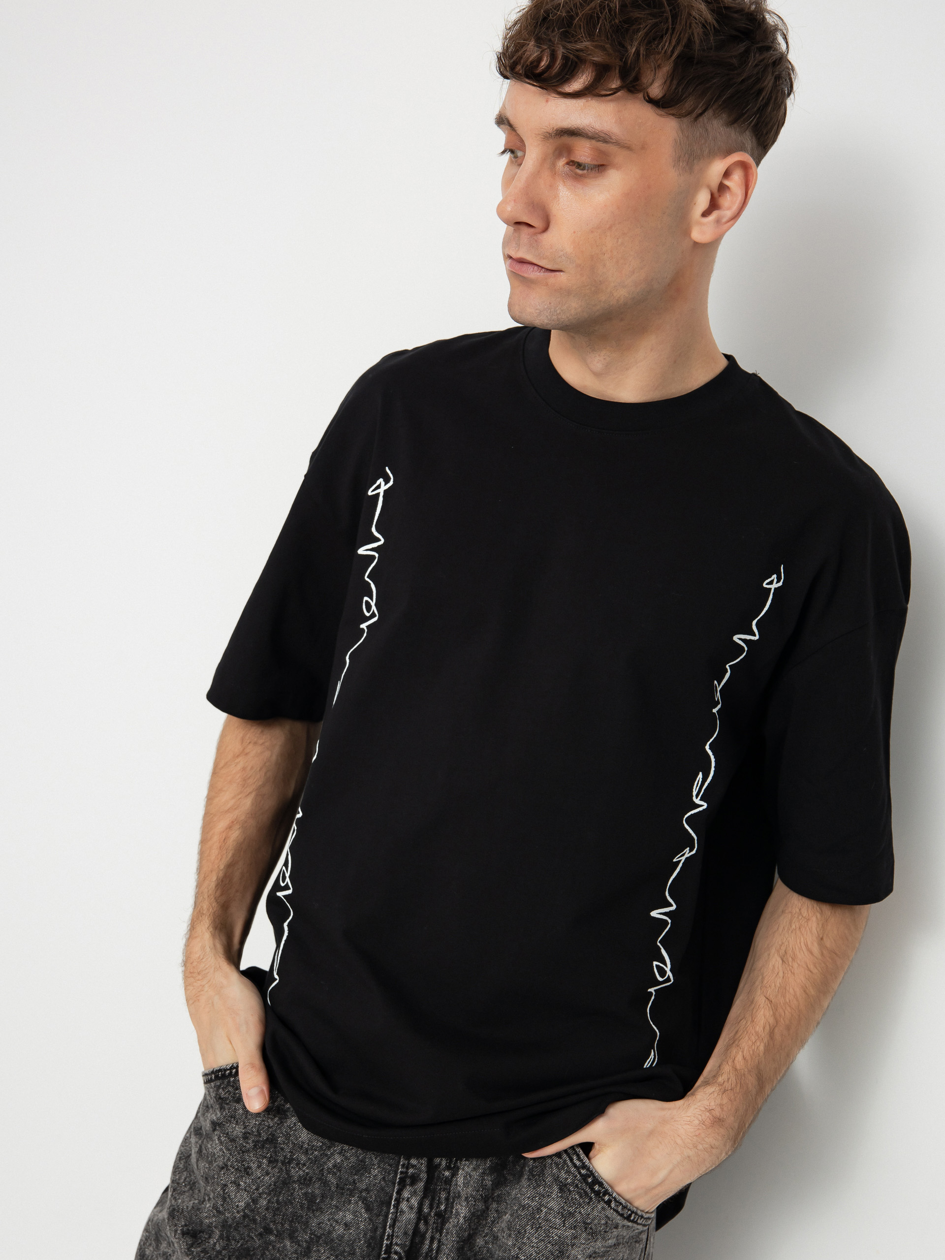 Tričko Poetic Collective Crayon Chain (black)