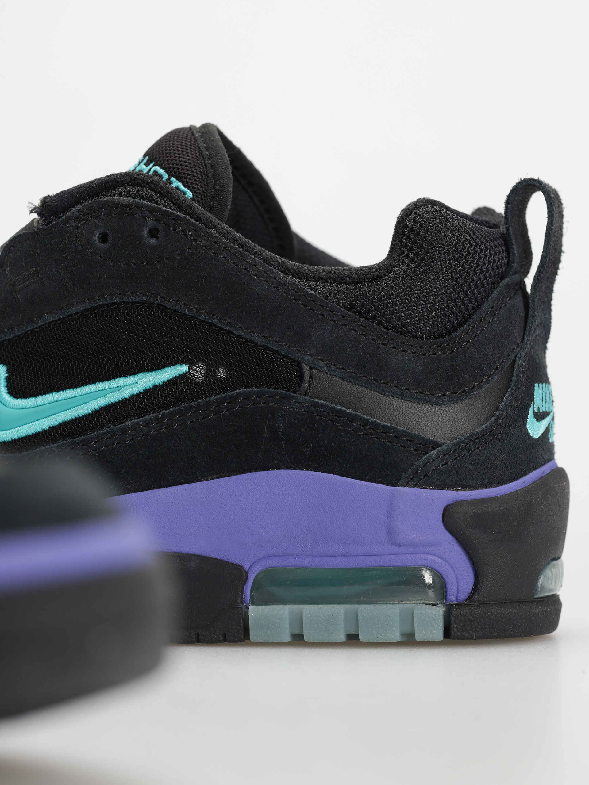 Boty Nike SB Air Max Ishod (black/dusty cactus black persian violet)