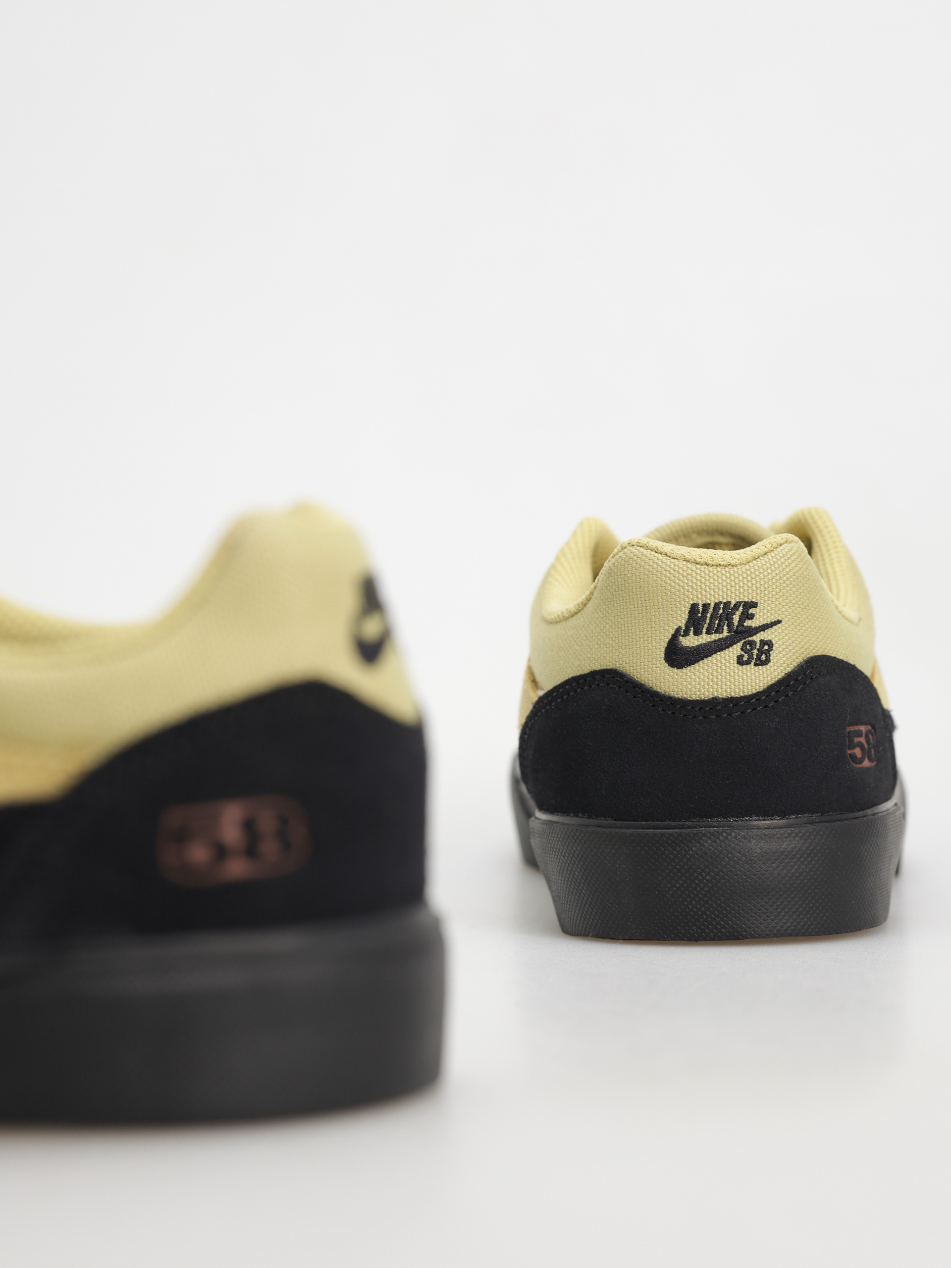 Boty Nike SB Malor TE (buff gold/black black cinnamon)