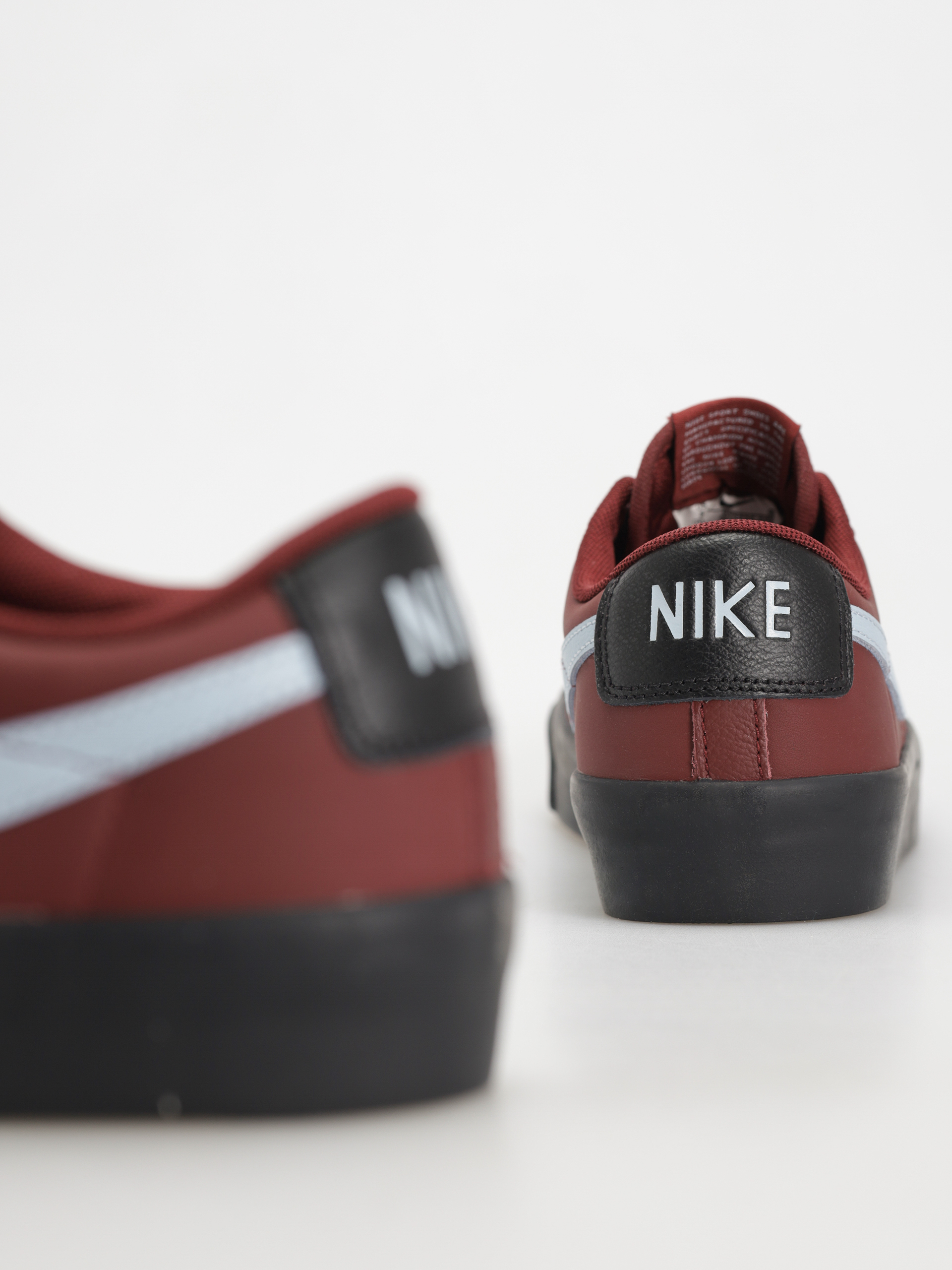 Boty Nike SB Blazer Low Pro GT (dark team red/lt armory blue)