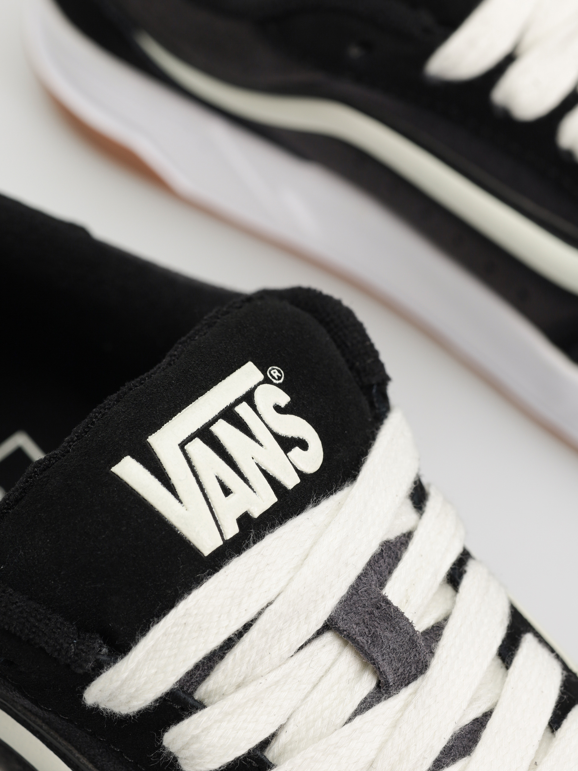 Boty Vans Hylane (nineties black)