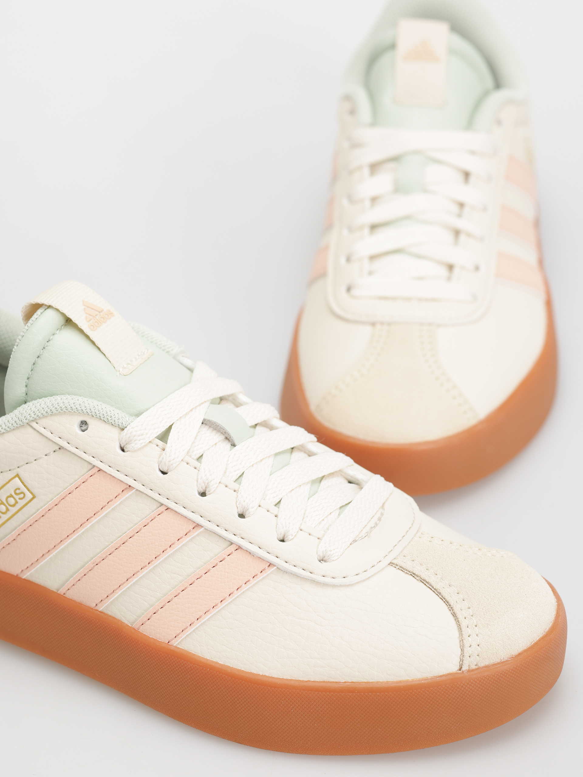 Boty adidas Vl Court 3.0 Wmn (wonwhi/powcor/lingrn)