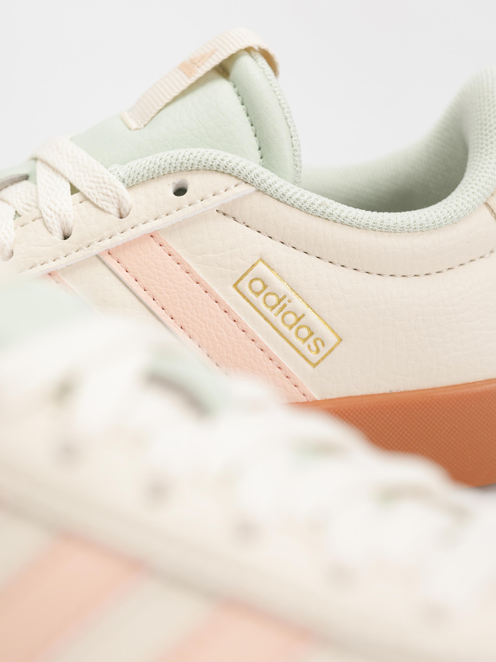 Boty adidas Vl Court 3.0 Wmn (wonwhi/powcor/lingrn)