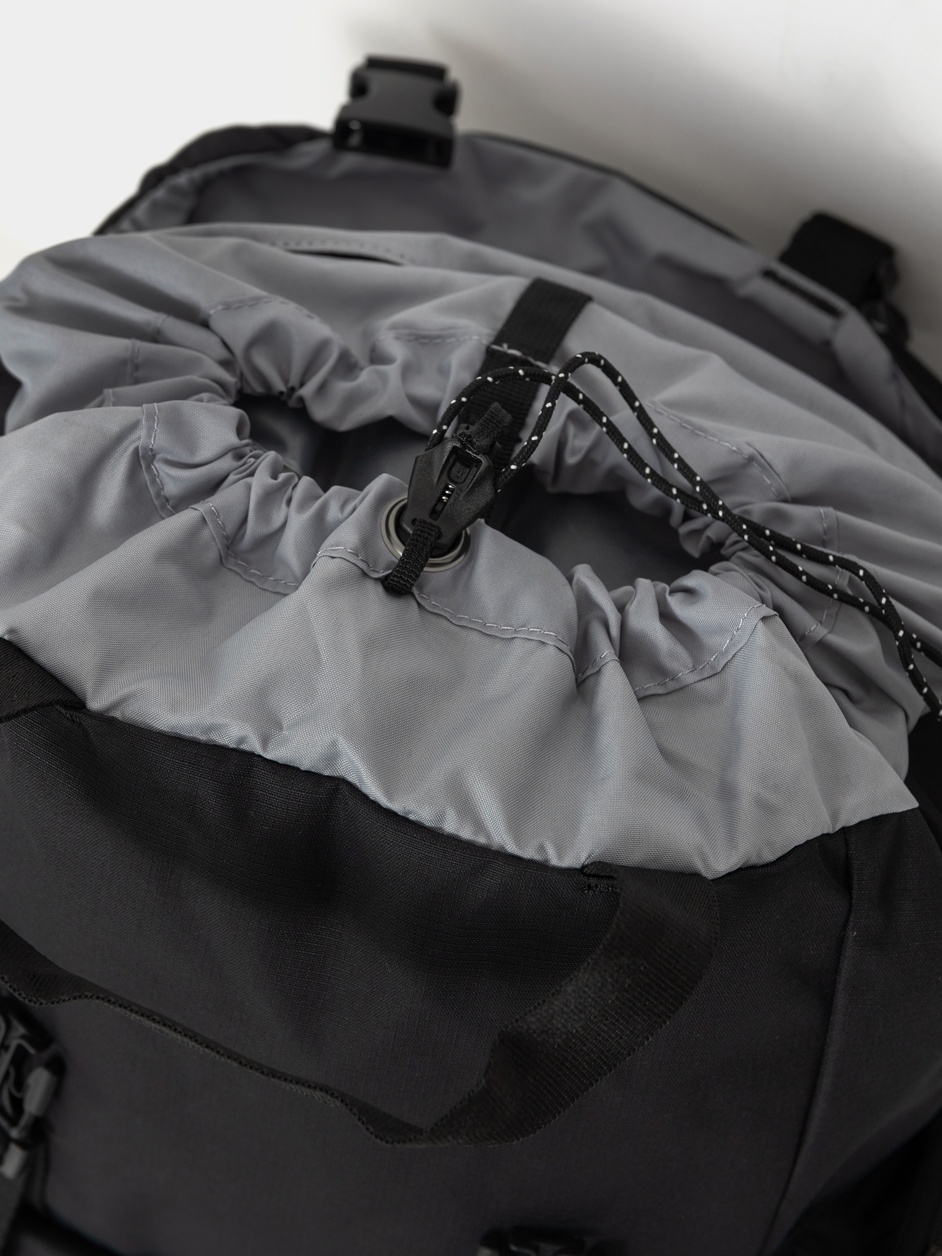 Batoh Columbia Trail Traveler 28L (black)