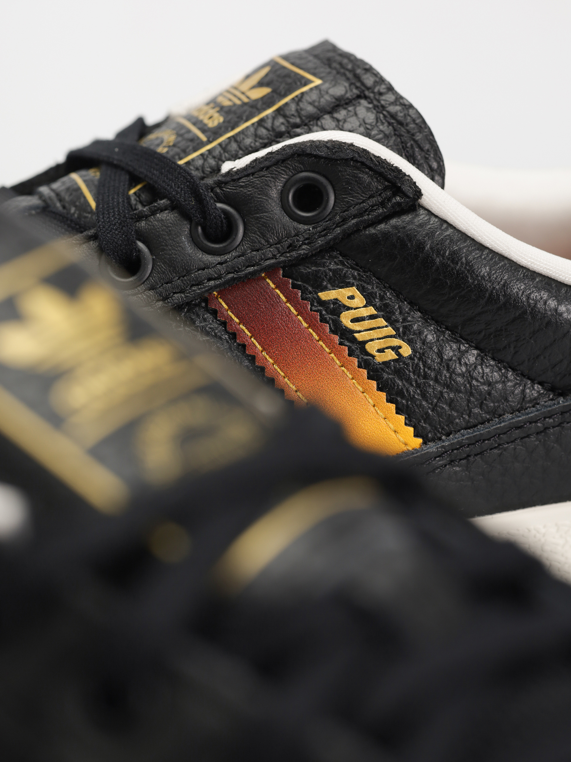 Boty adidas Puig Indoor (cblack/shared/creyel)