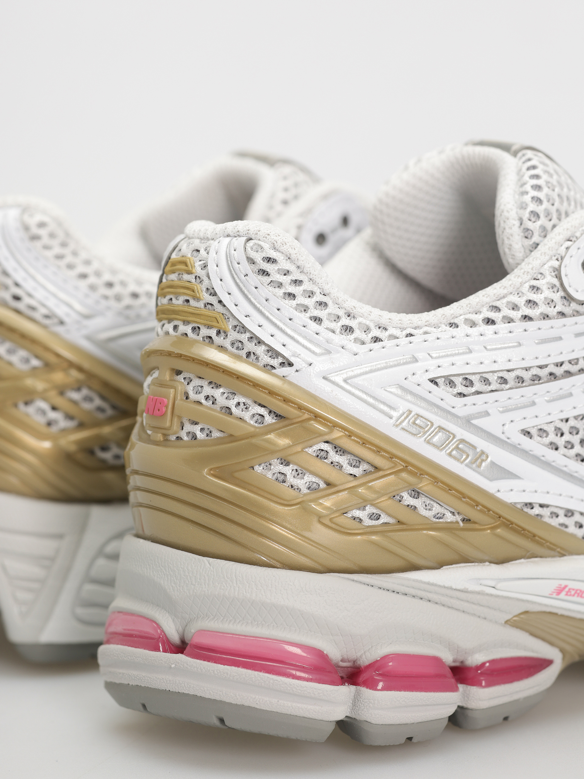 Boty New Balance 1906 (silver metallic)