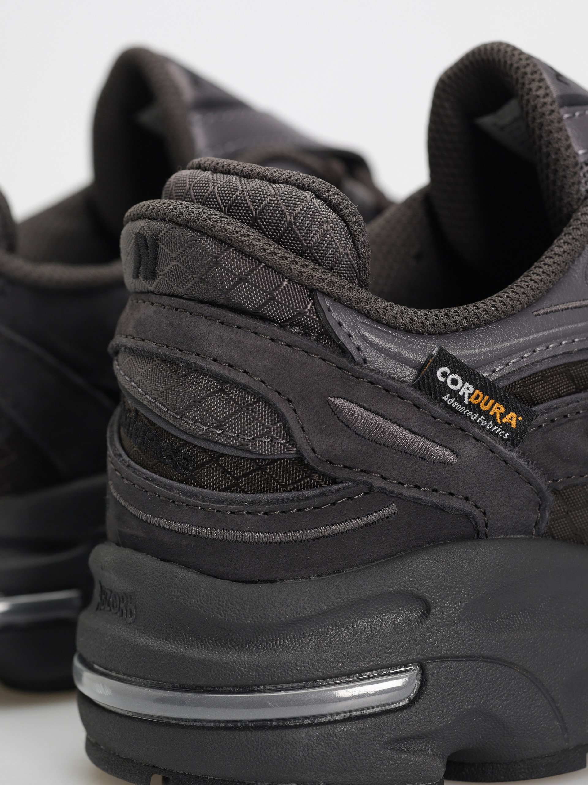 Boty New Balance 1000 (black cement)