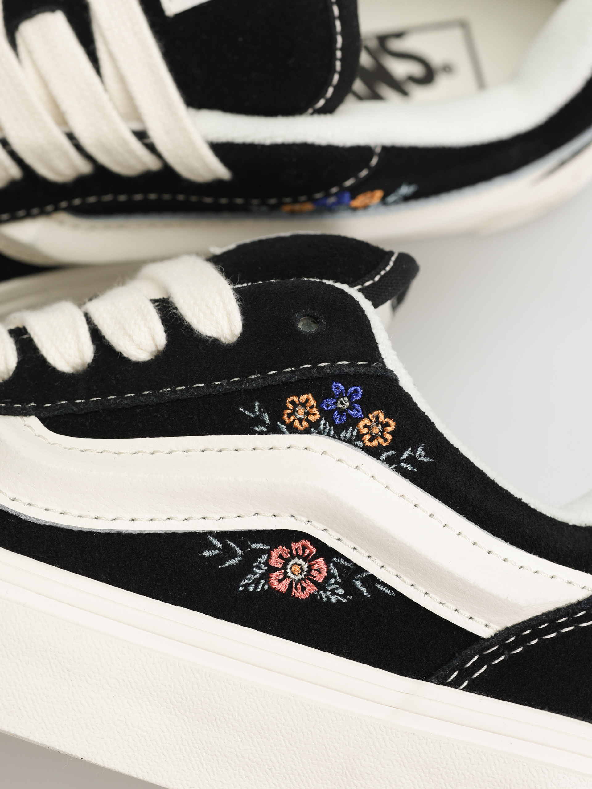 Boty Vans Knu Skool (black floral)