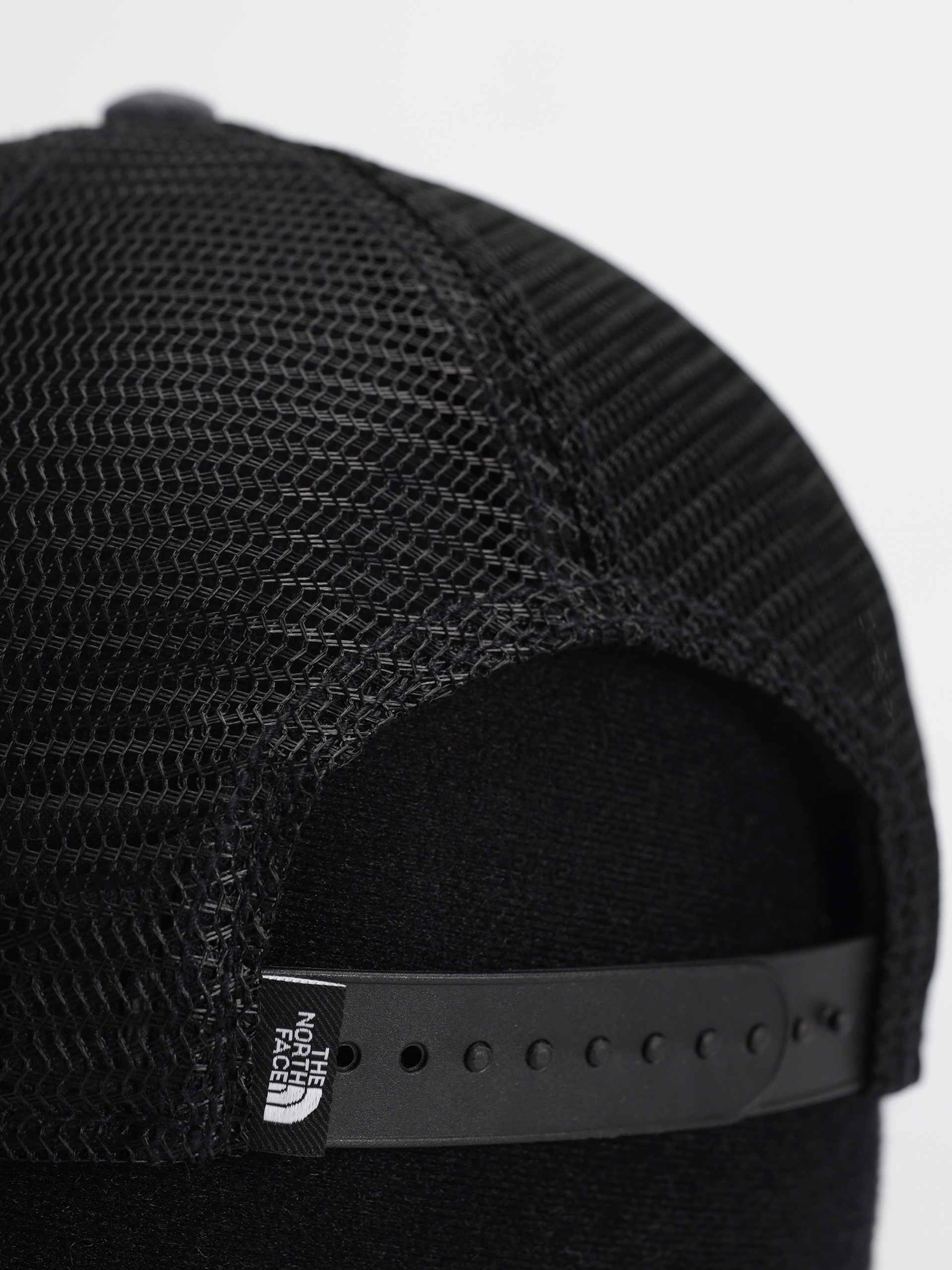 Kšiltovka The North Face Deep Fit Mudder Trucker (tnf black/tnf medium grey heather)