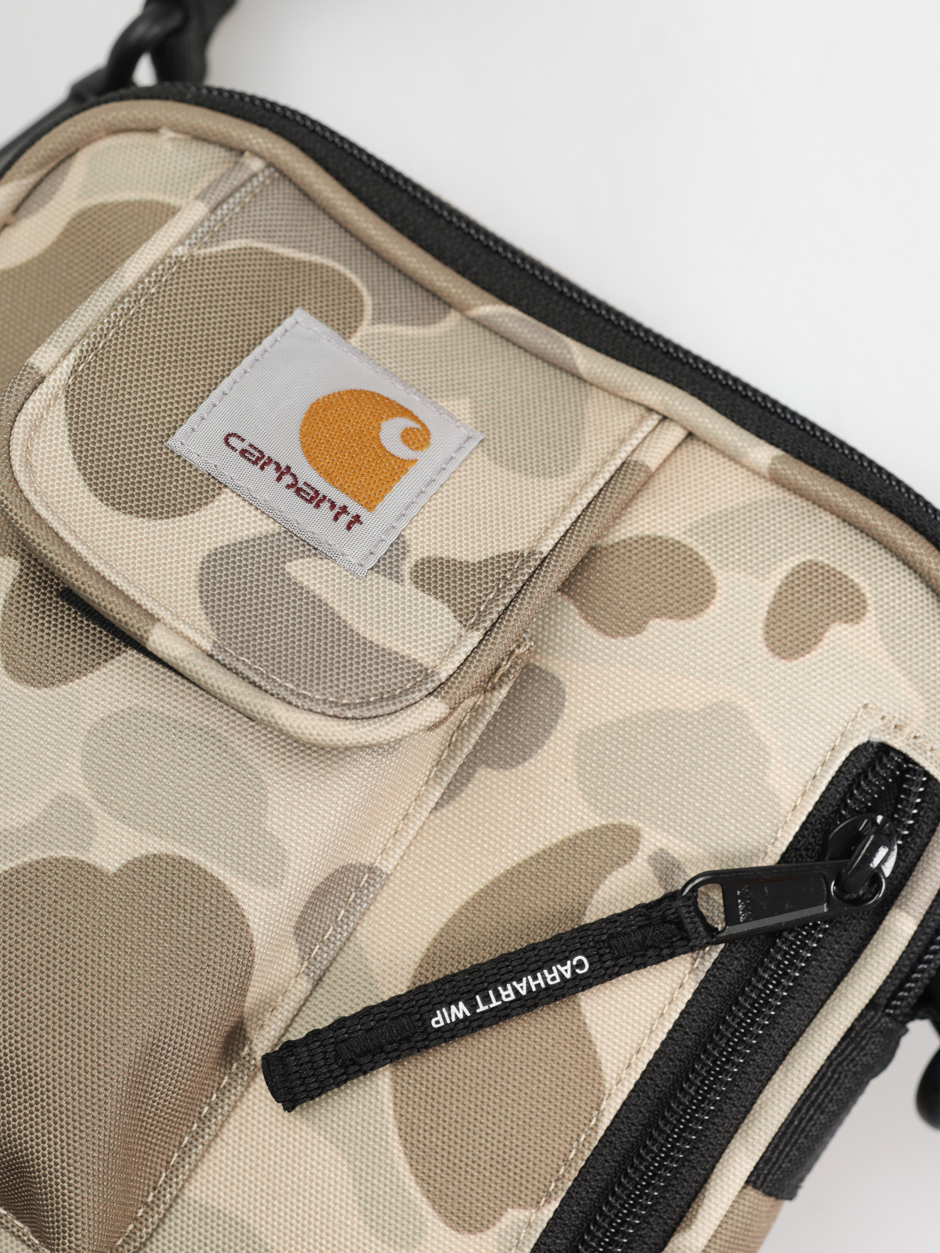 Taška Carhartt WIP Essentials (camo duck/desert)