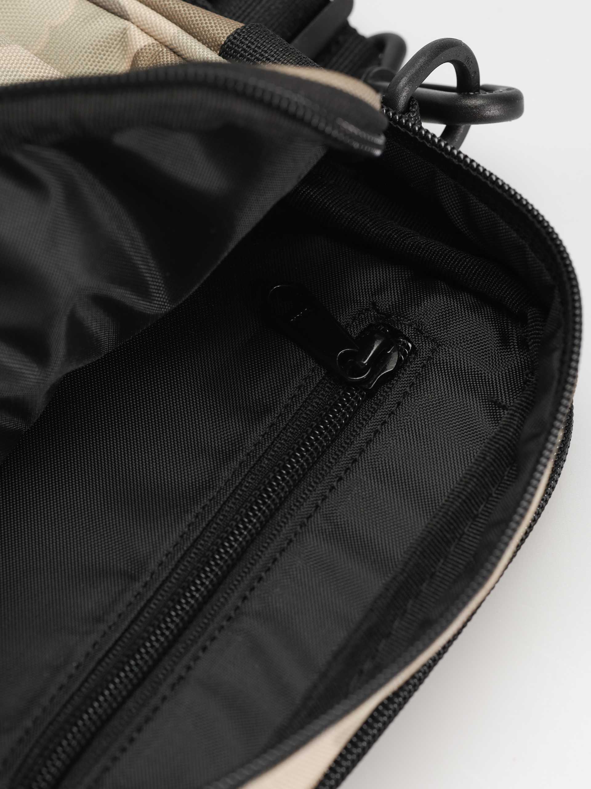 Taška Carhartt WIP Essentials (camo duck/desert)