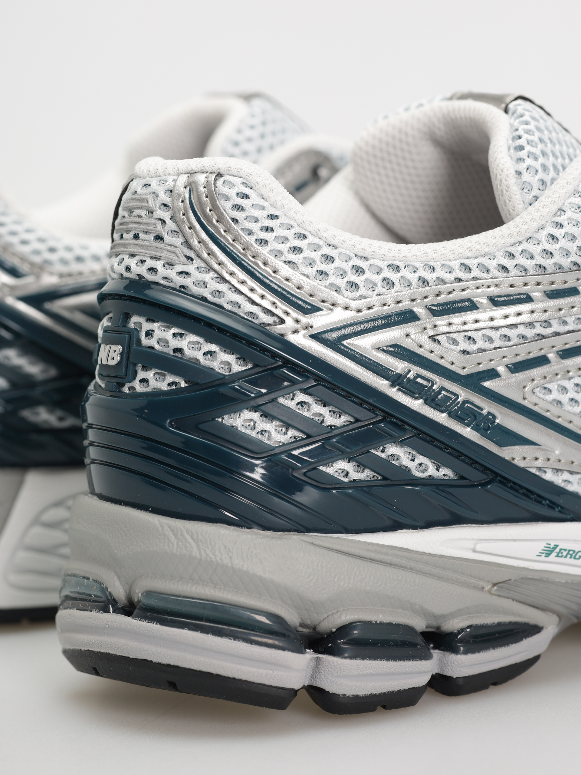 Boty New Balance 1906 (silver metallic)