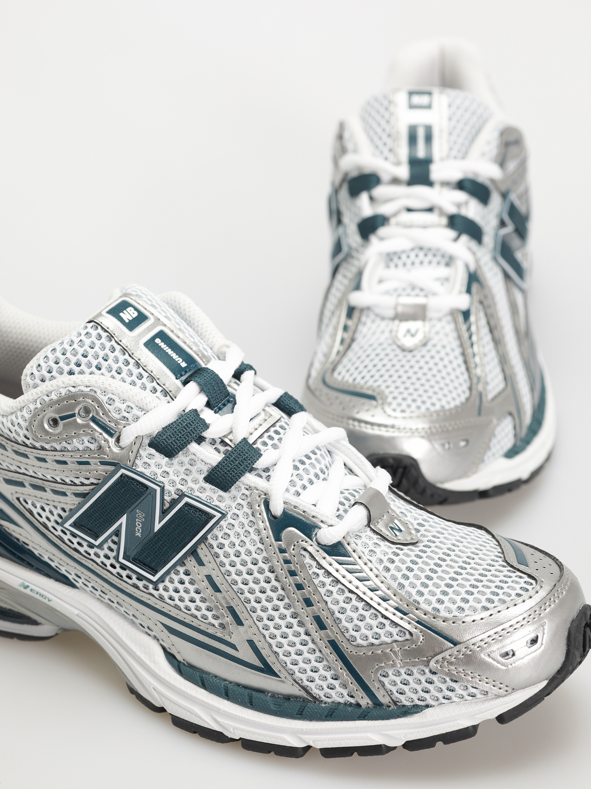 Boty New Balance 1906 (silver metallic)