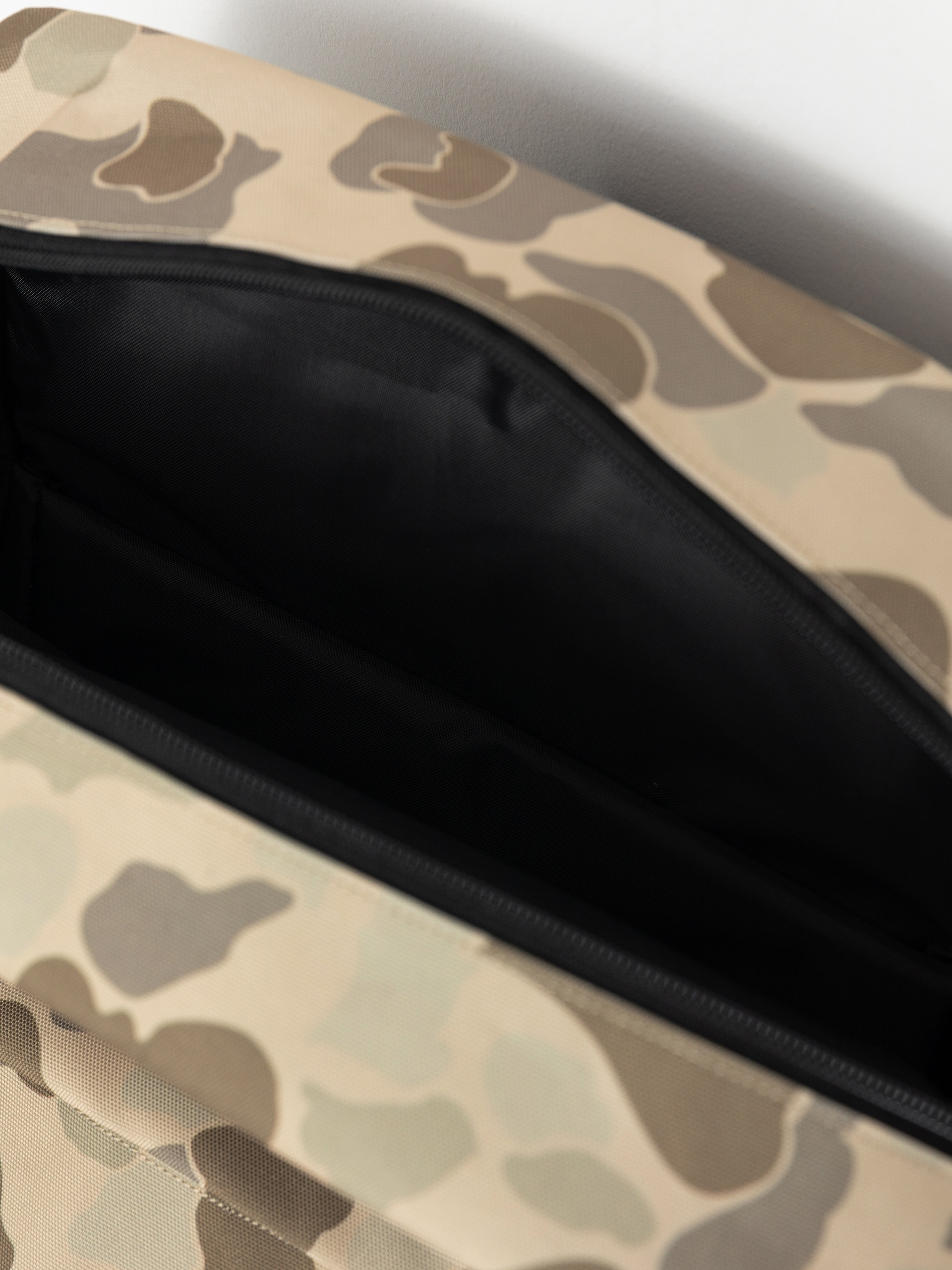 Batoh Carhartt WIP Jakob (camo duck/desert)