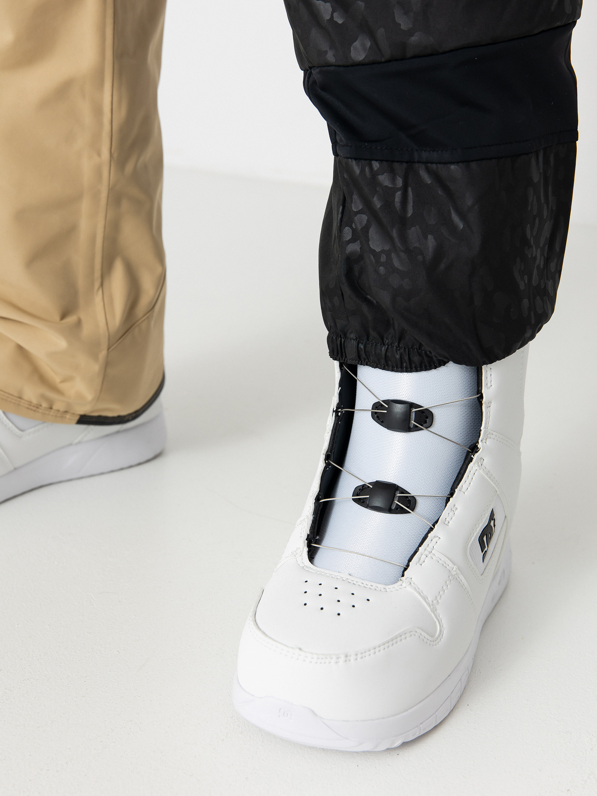 Dámské Snowboardové kalhoty  Volcom Knox Ins Gore Tex (sand)